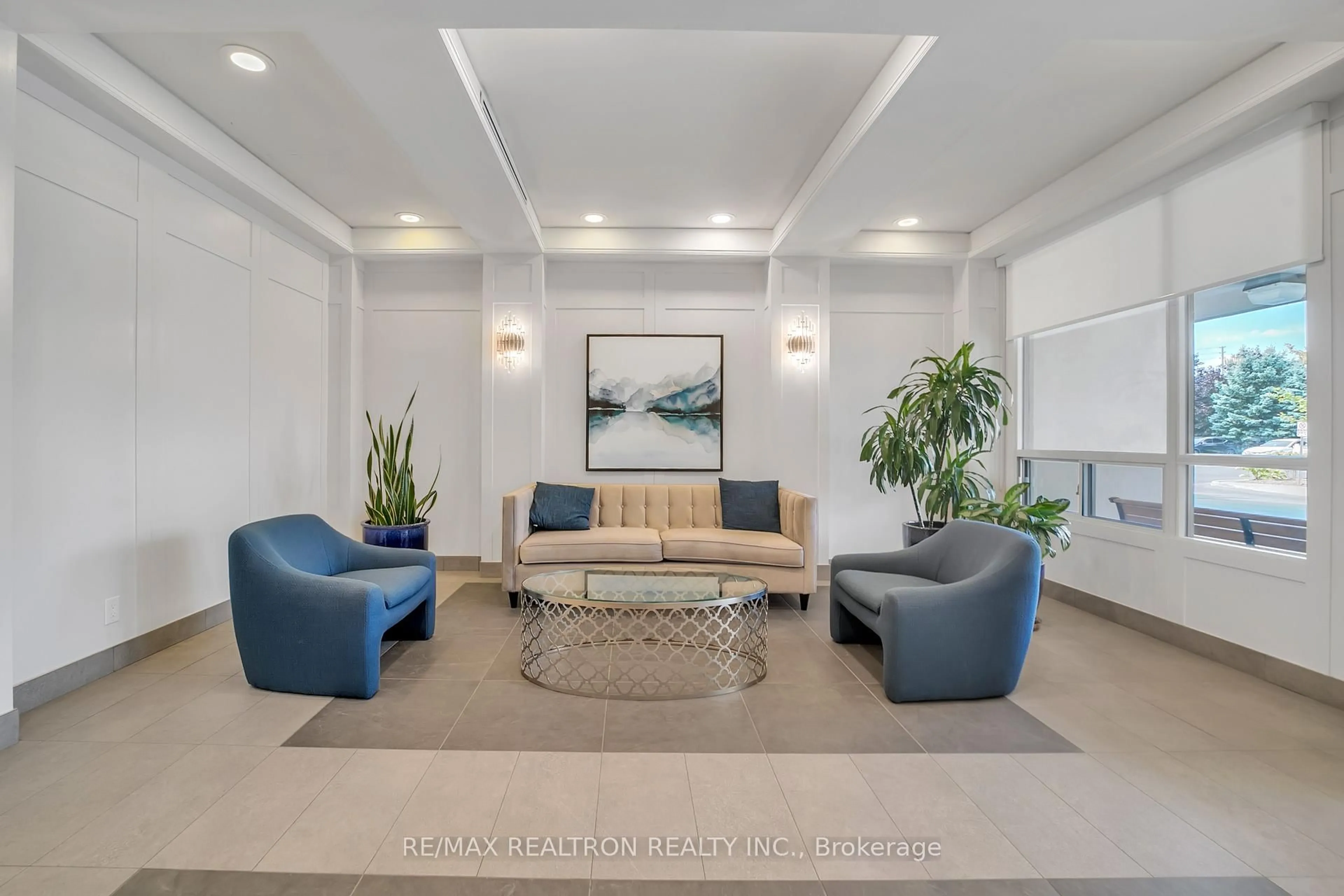 Lobby for 19 Northern Heights Dr #413, Richmond Hill Ontario L4B 4M4