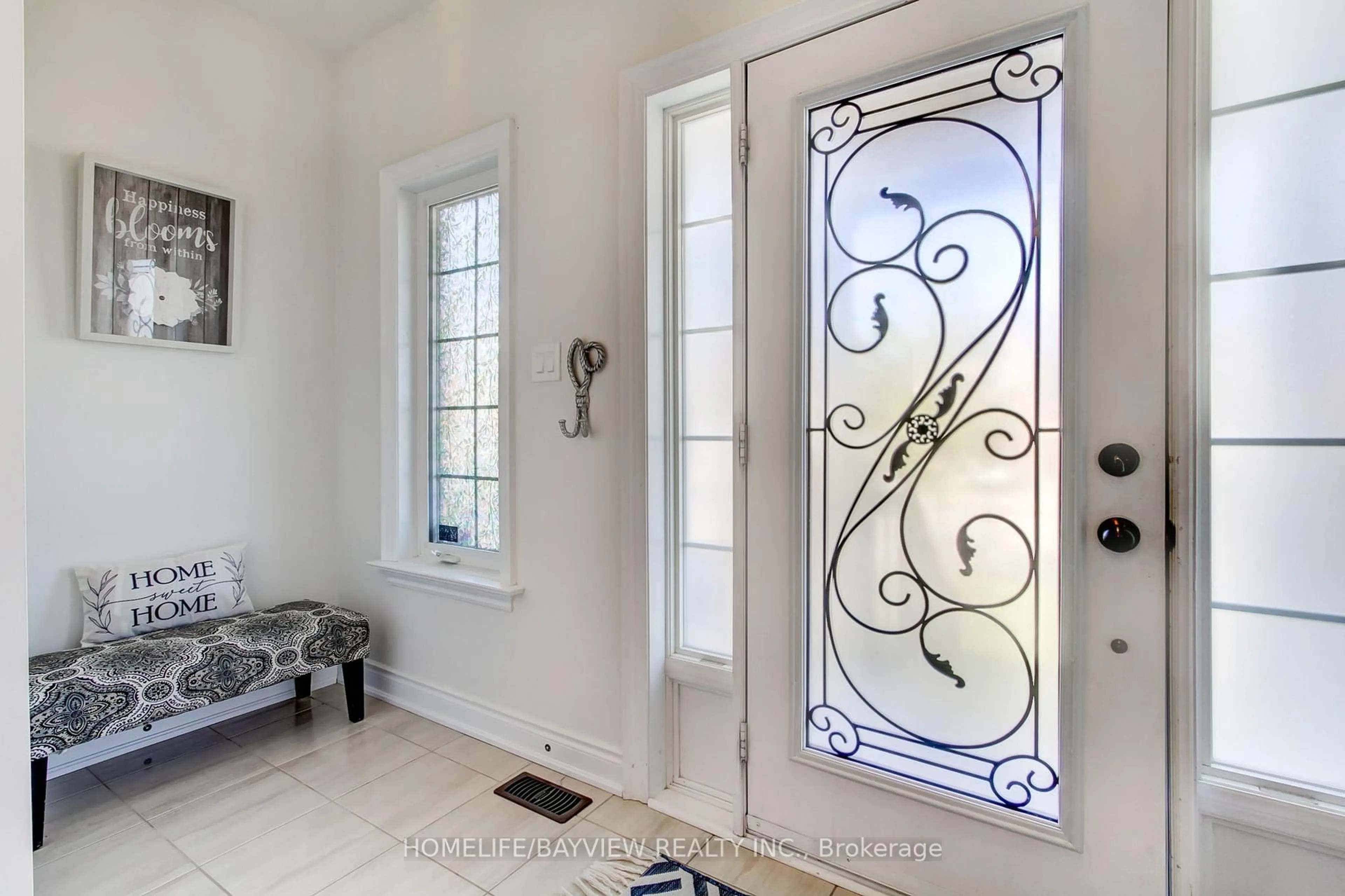 Indoor entryway for 17 Milby Cres, Bradford West Gwillimbury Ontario L3Z 0Y9