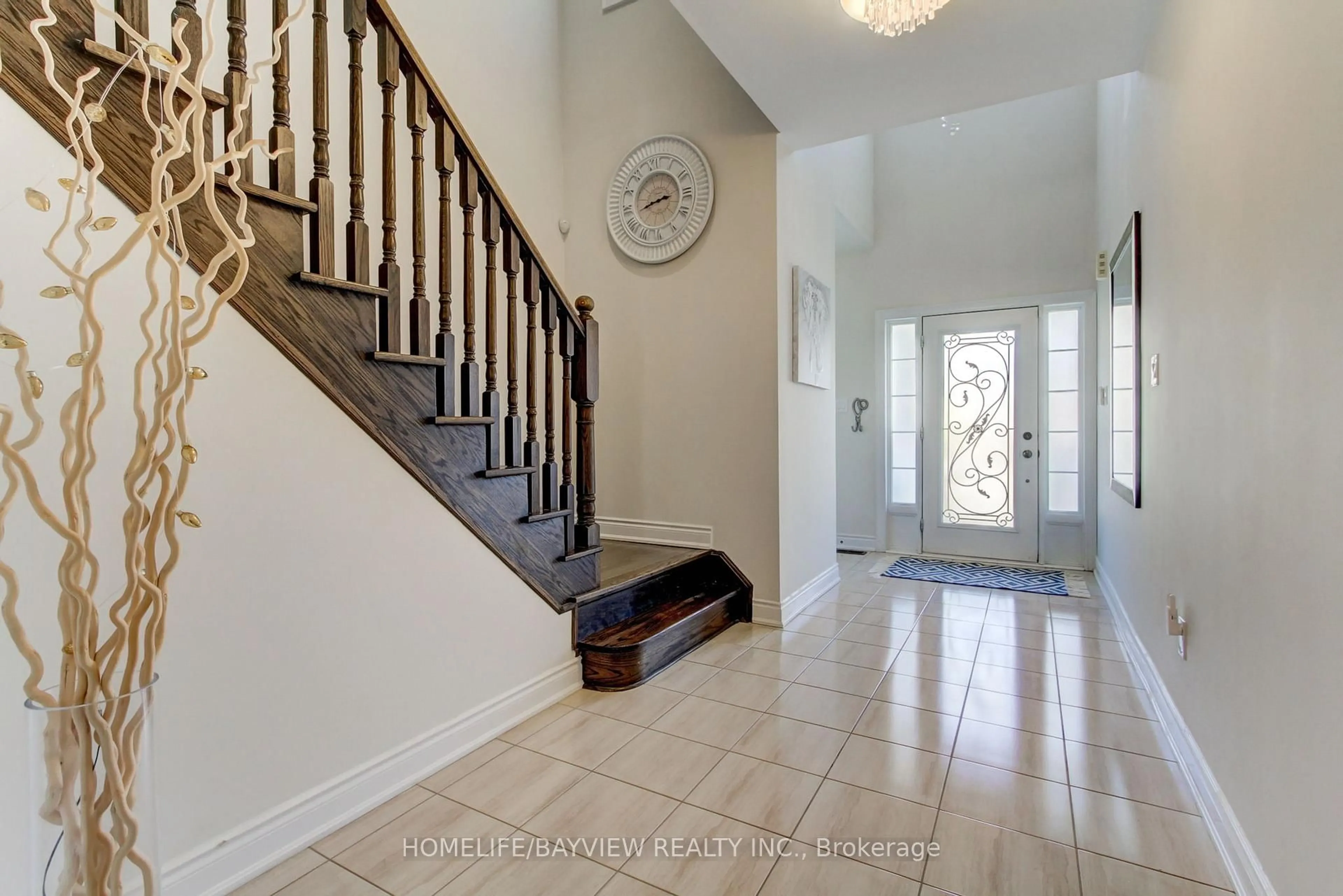 Indoor entryway for 17 Milby Cres, Bradford West Gwillimbury Ontario L3Z 0Y9