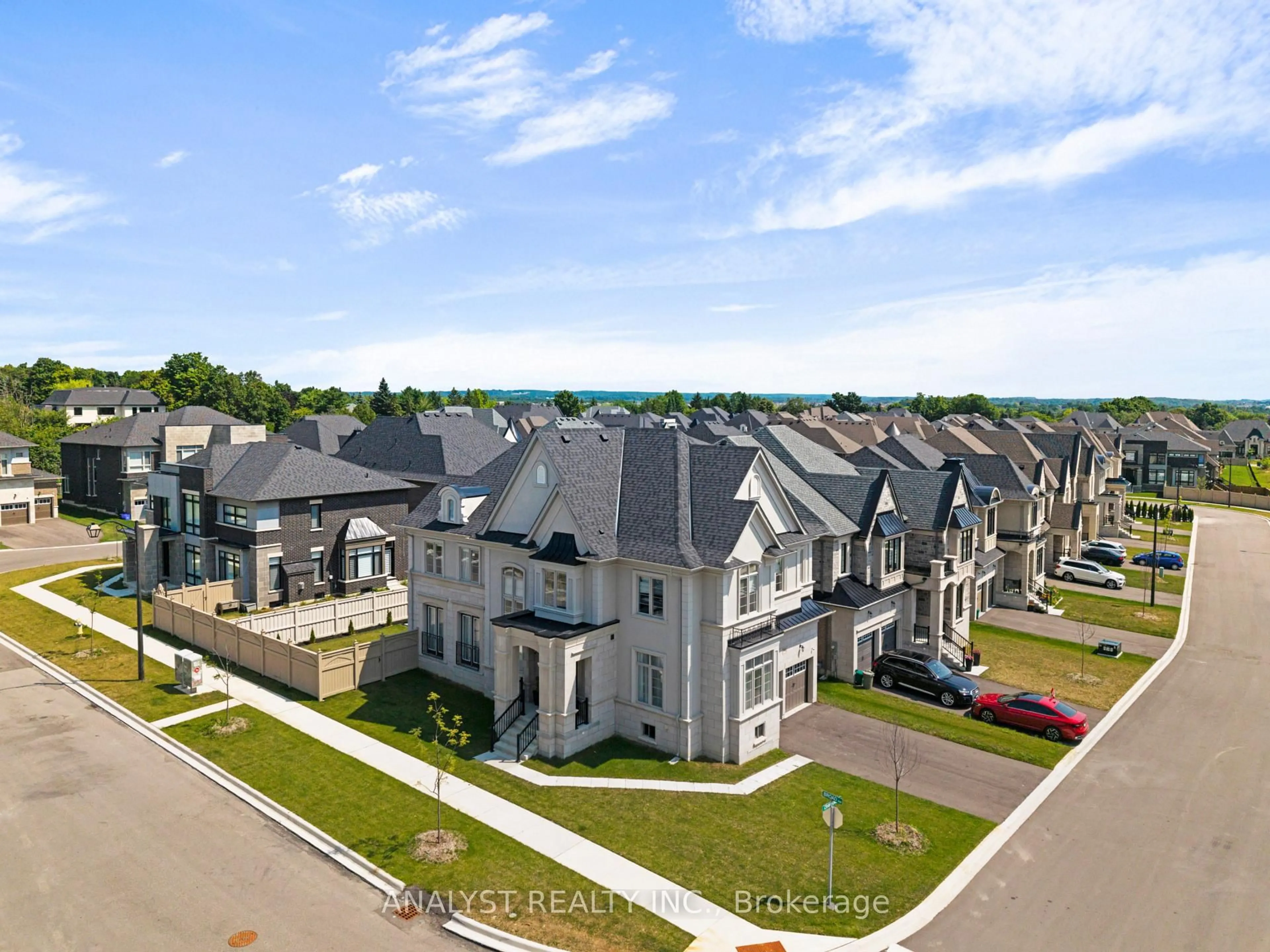 A pic from outside/outdoor area/front of a property/back of a property/a pic from drone, street for 94 Crawford Dr, King Ontario L7B 0P9
