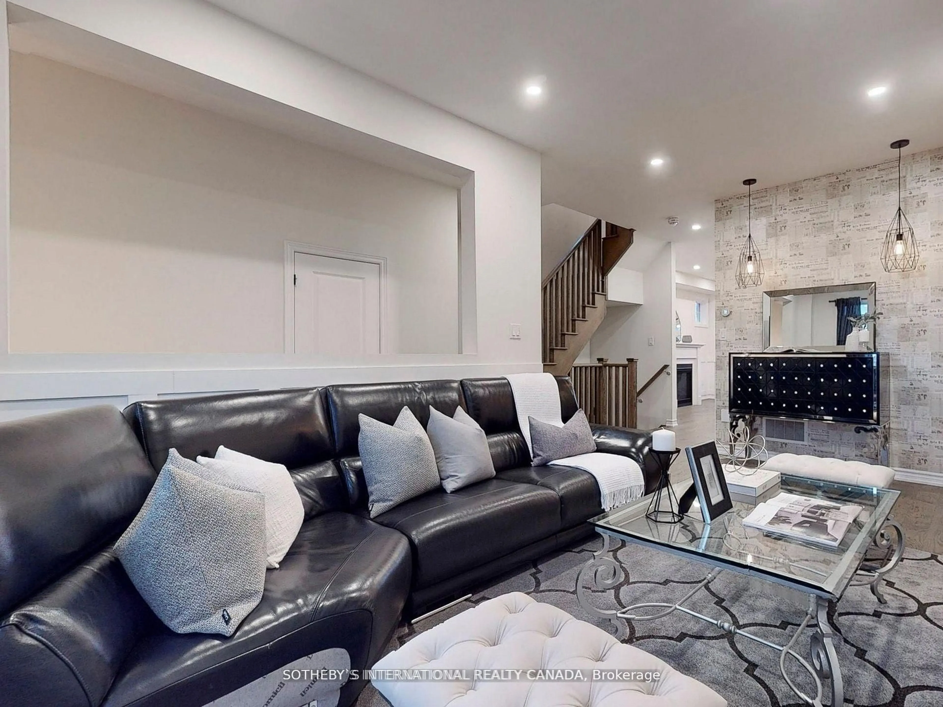 Living room with furniture, unknown for 160 Sunset Terr, Vaughan Ontario L4H 4S1