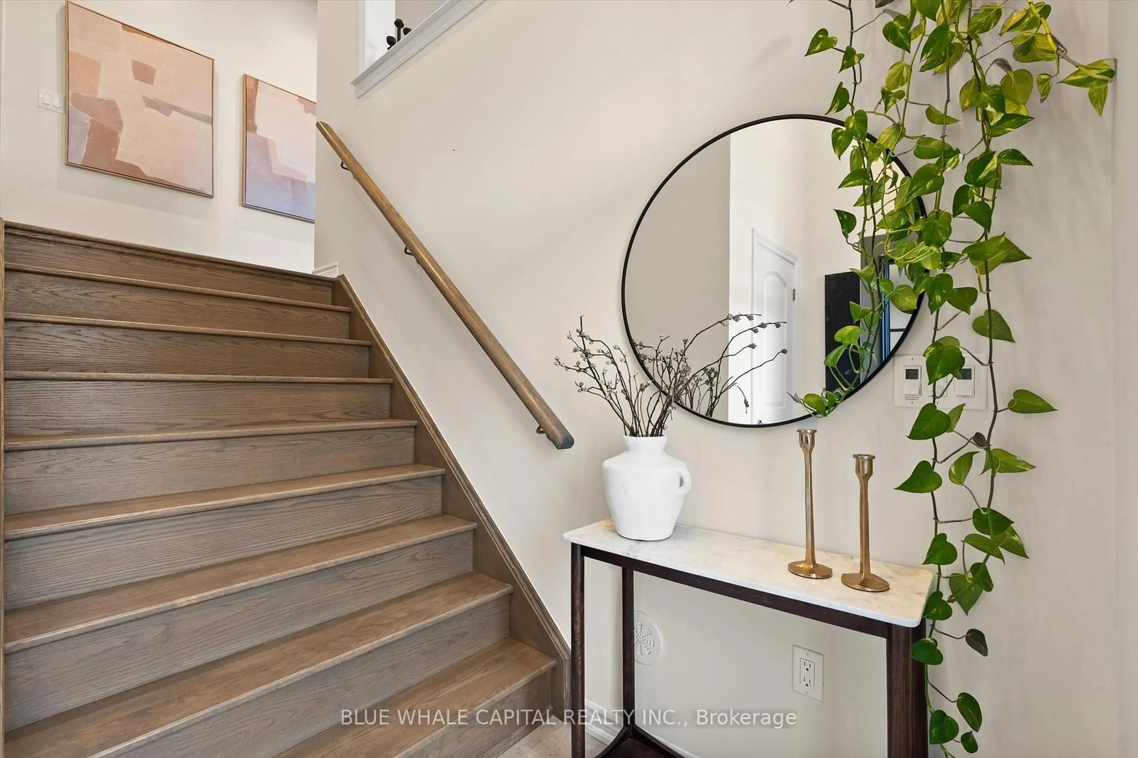 Indoor entryway for 4 Fraleigh Ave, Markham Ontario L6C 0Y9