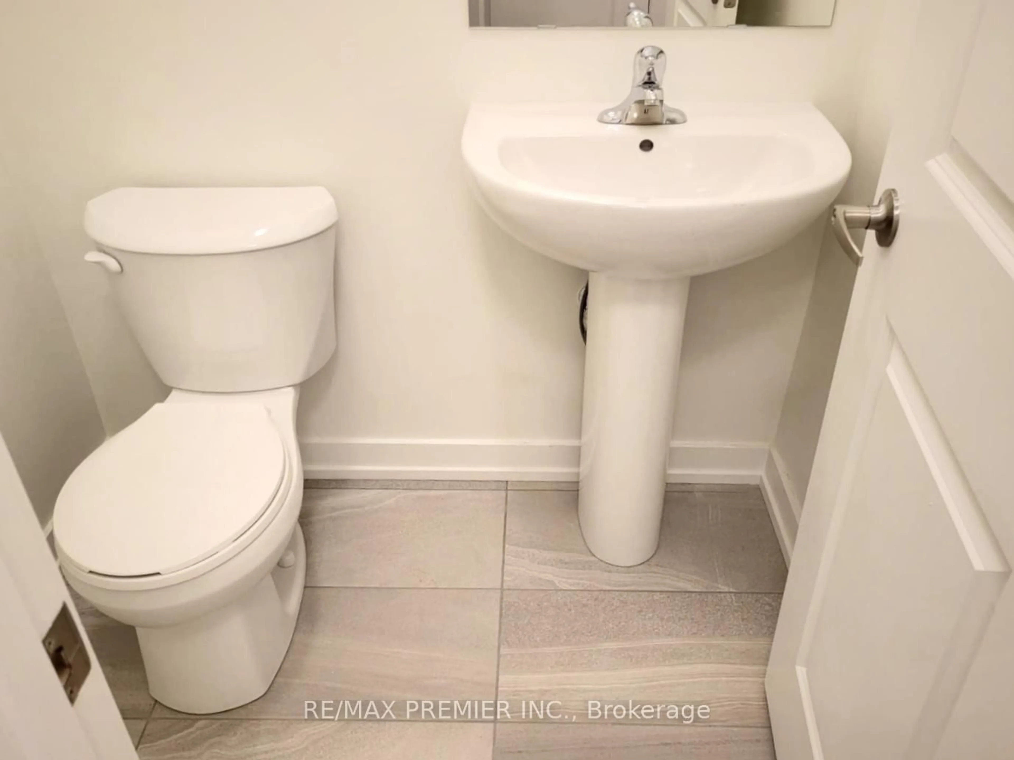 Standard bathroom, ceramic/tile floor for 3 Ghent Dr, Vaughan Ontario L4H 4T8