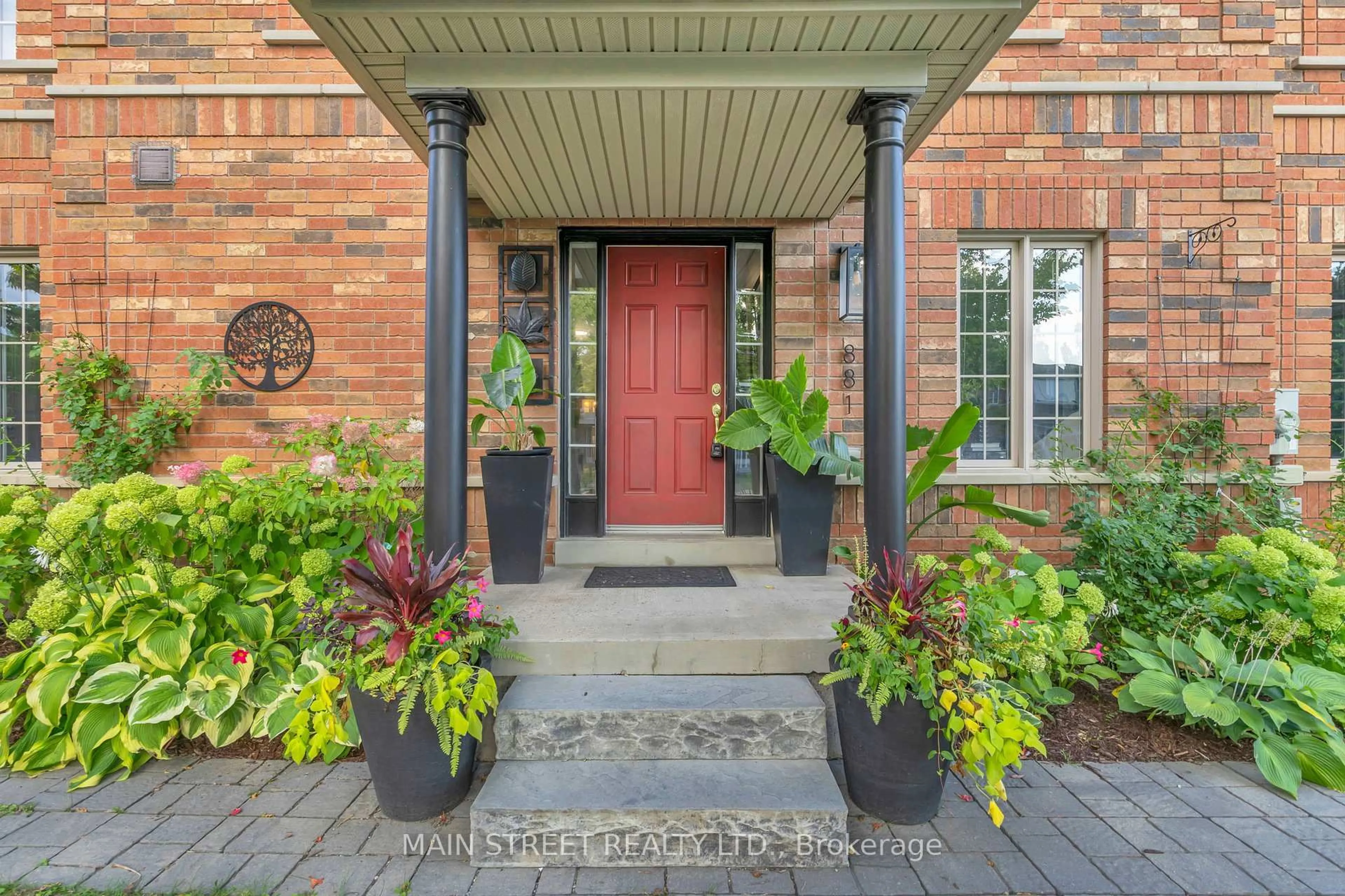 Indoor entryway for 881 Isaac Phillips Way, Newmarket Ontario L3X 2Y9