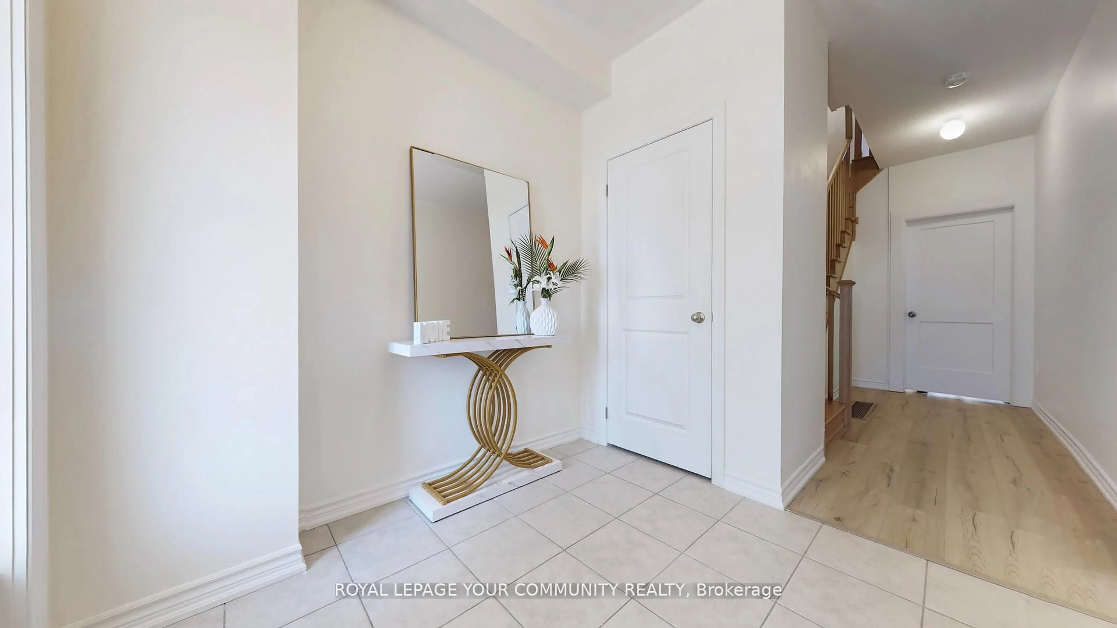 Indoor entryway for 10 William Adams Lane, Richmond Hill Ontario L4S 0L9