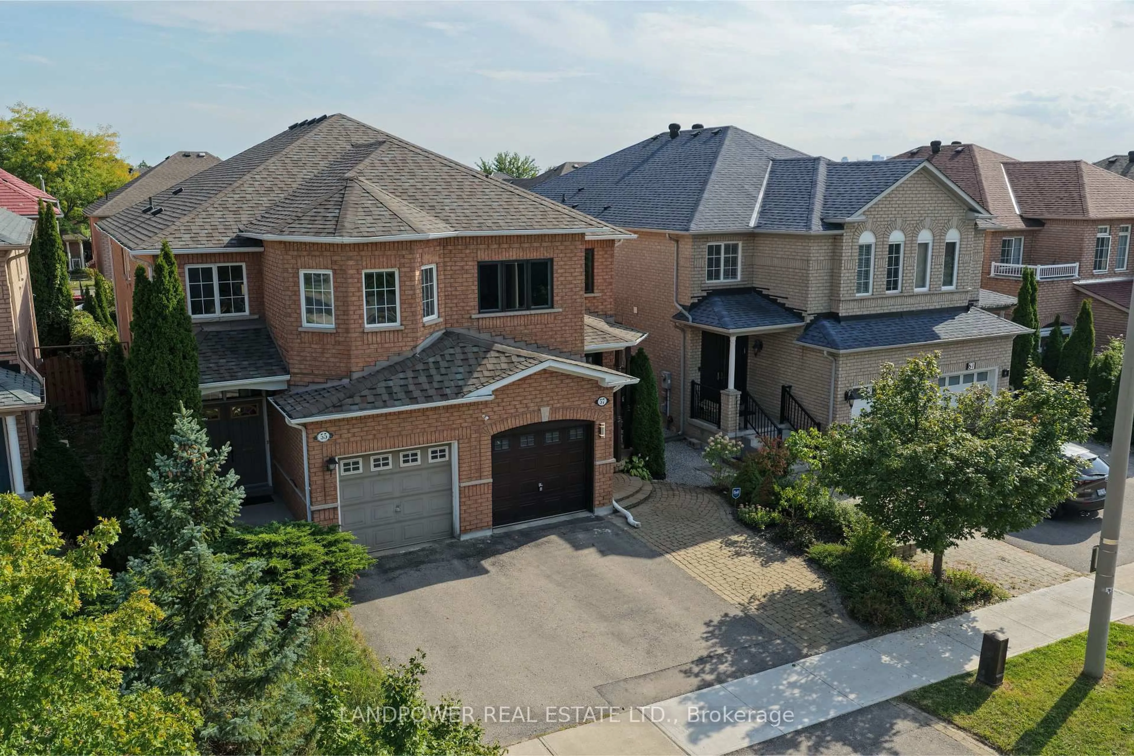 A pic from outside/outdoor area/front of a property/back of a property/a pic from drone, street for 57 Royal Appian Cres, Vaughan Ontario L5K 5L2