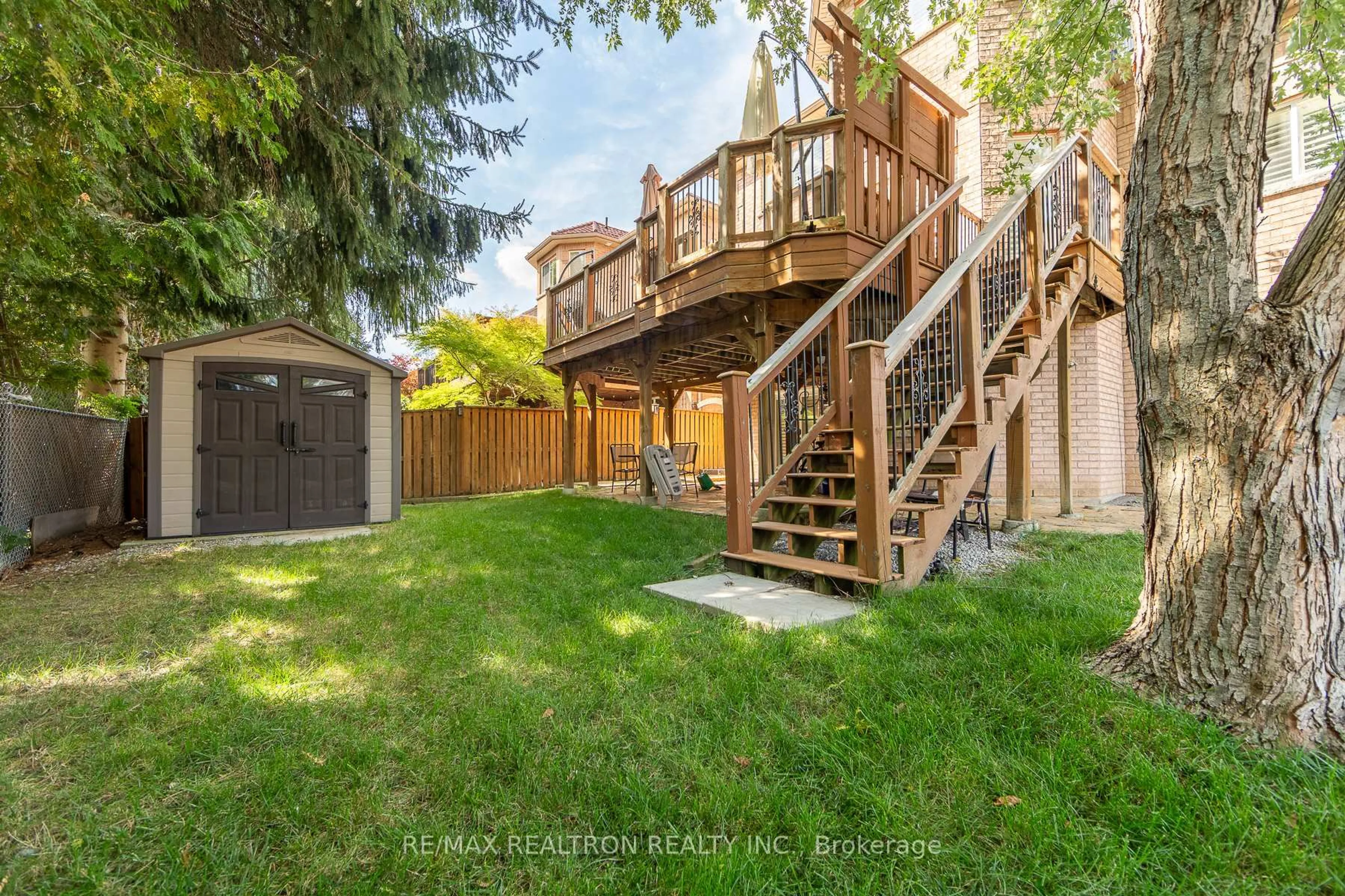 Patio, unknown for 67 Gardiner Dr, Bradford West Gwillimbury Ontario L3Z 3G2