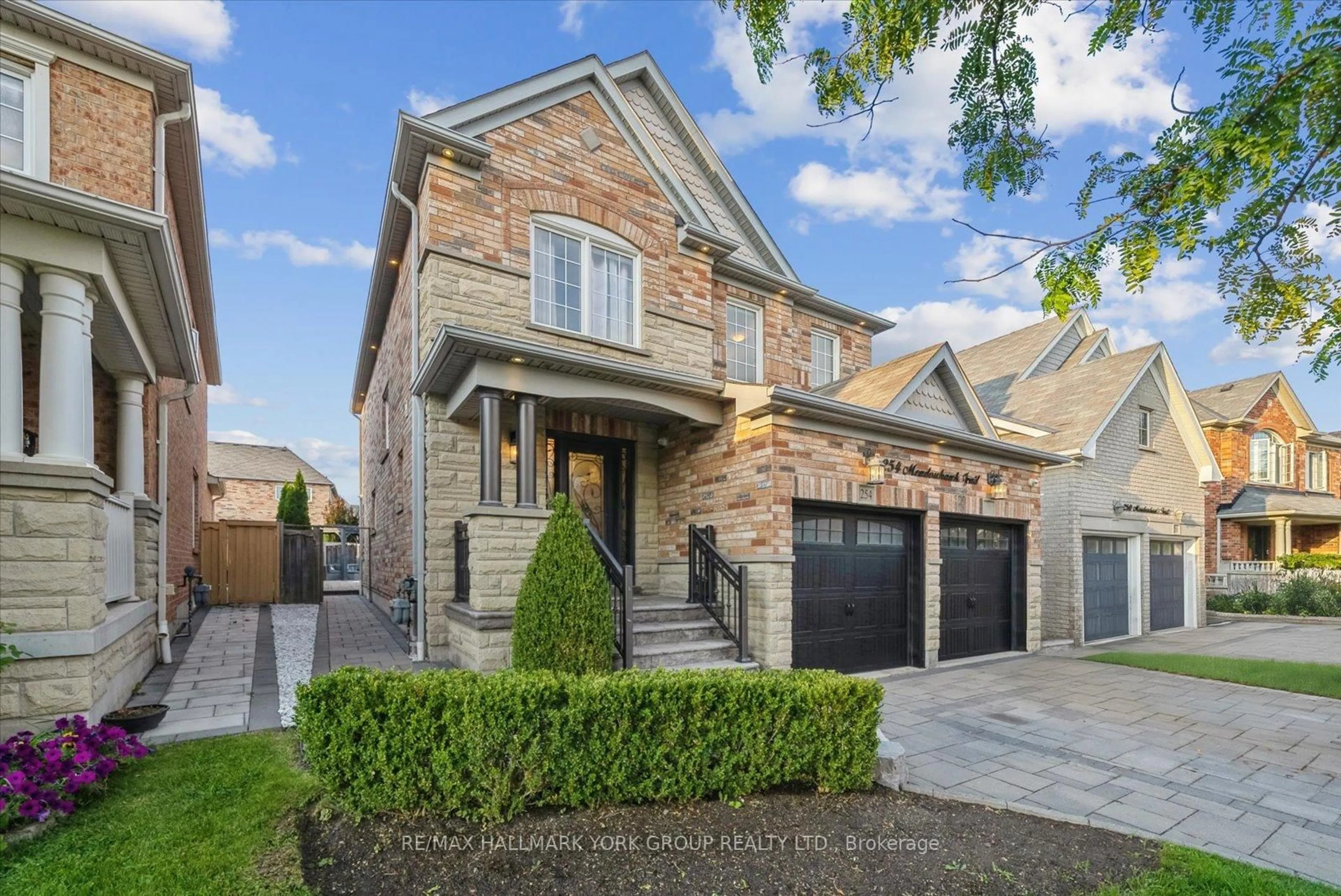 Home with brick exterior material, street for 254 Meadowhawk Tr, Bradford West Gwillimbury Ontario L3Z 0E9
