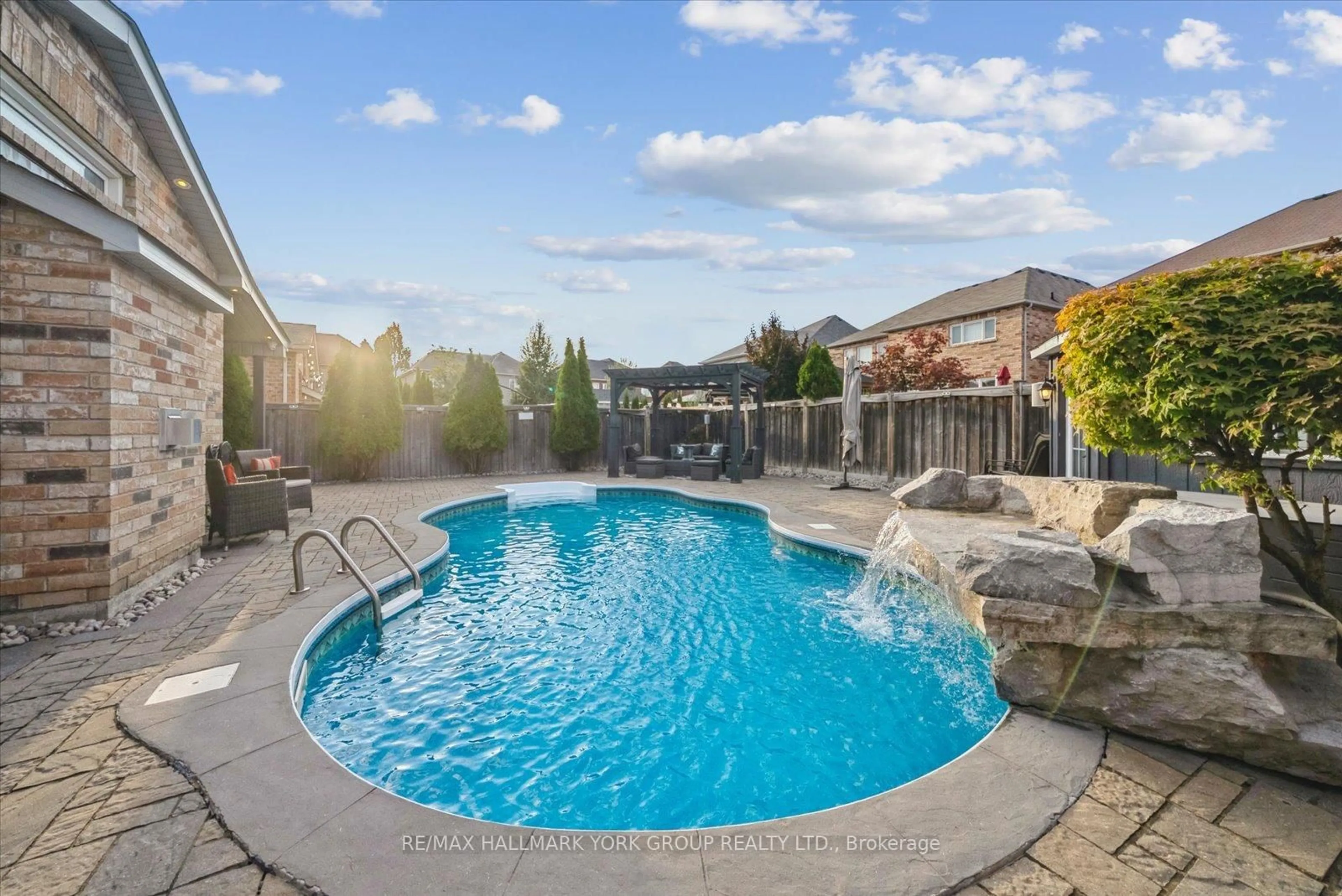 Pool for 254 Meadowhawk Tr, Bradford West Gwillimbury Ontario L3Z 0E9
