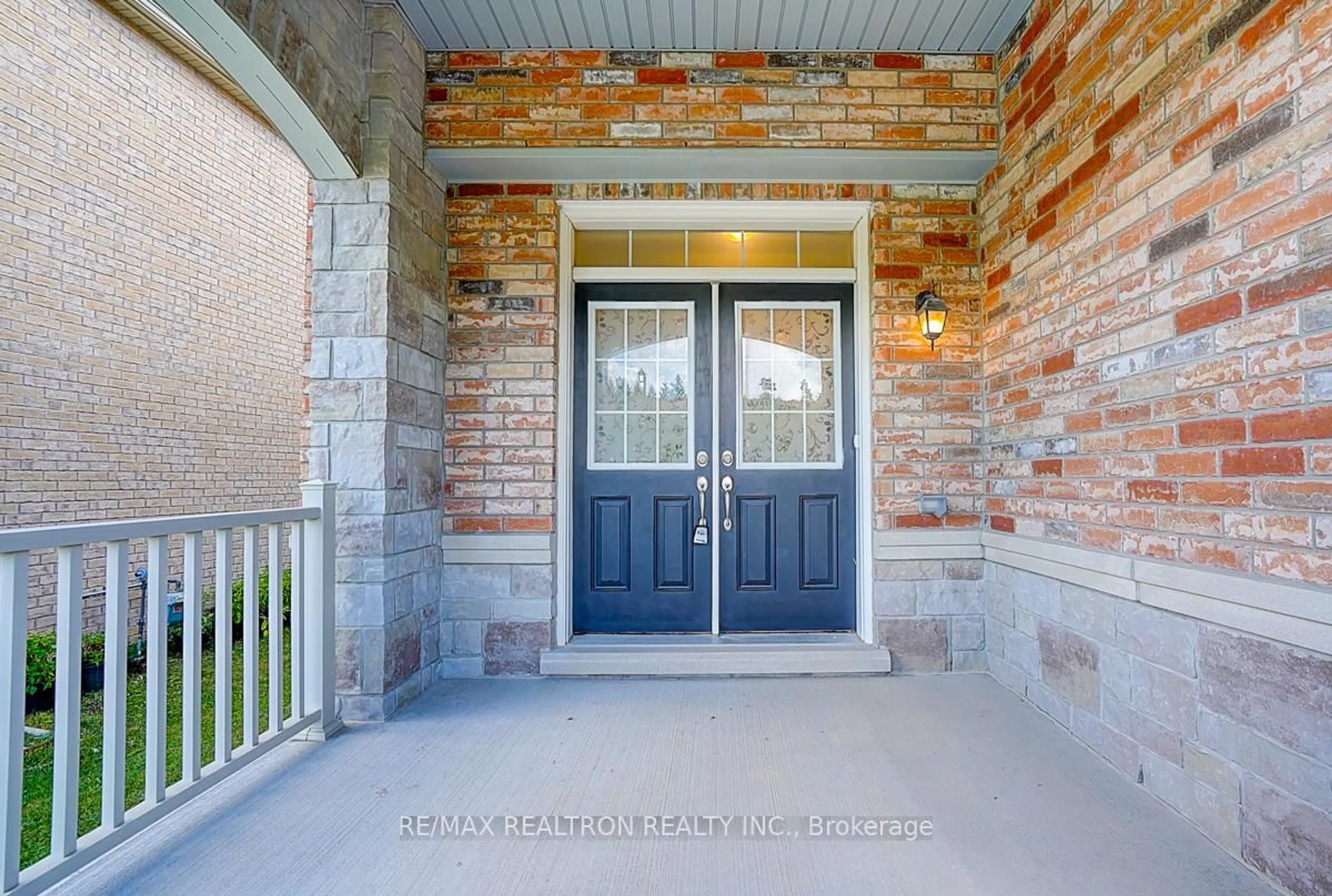 Indoor entryway for 837 Langford Blvd, Bradford West Gwillimbury Ontario L3Z 4H9