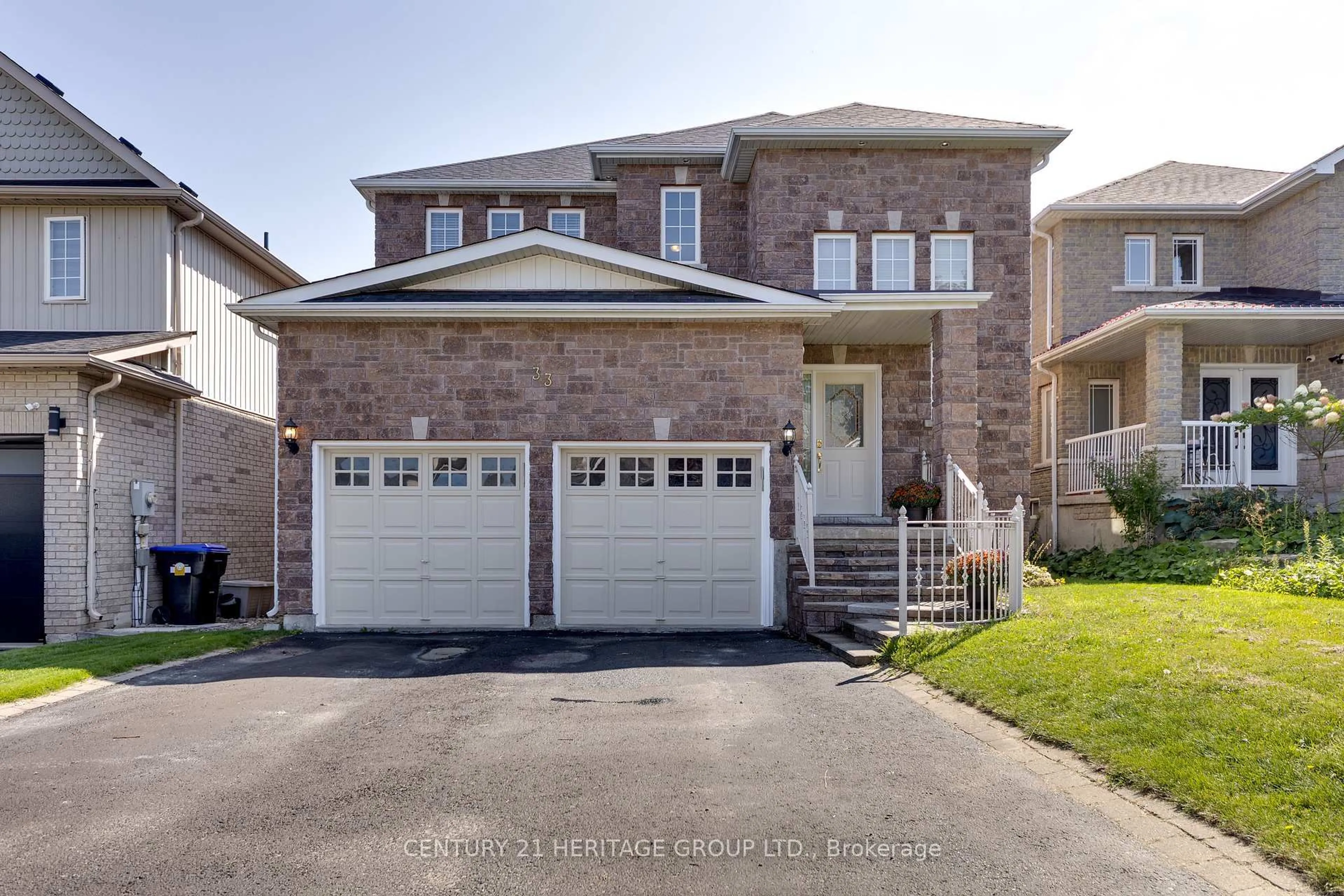Home with brick exterior material, street for 33 Highland Terr, Bradford West Gwillimbury Ontario L3Z 3E9