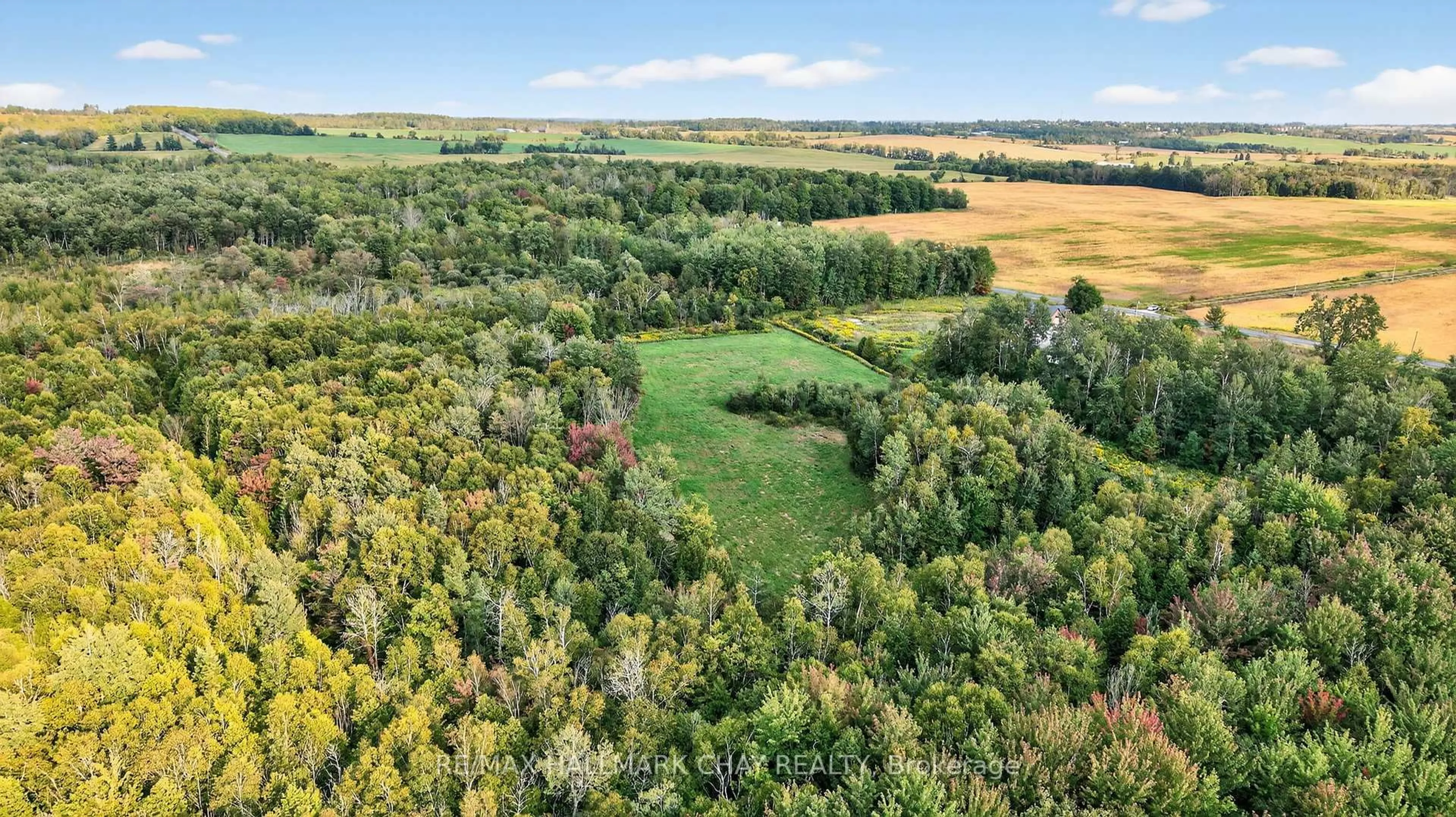 A pic from outside/outdoor area/front of a property/back of a property/a pic from drone, forest/trees view for 2702 6th Line, Innisfil Ontario L9S 4S4