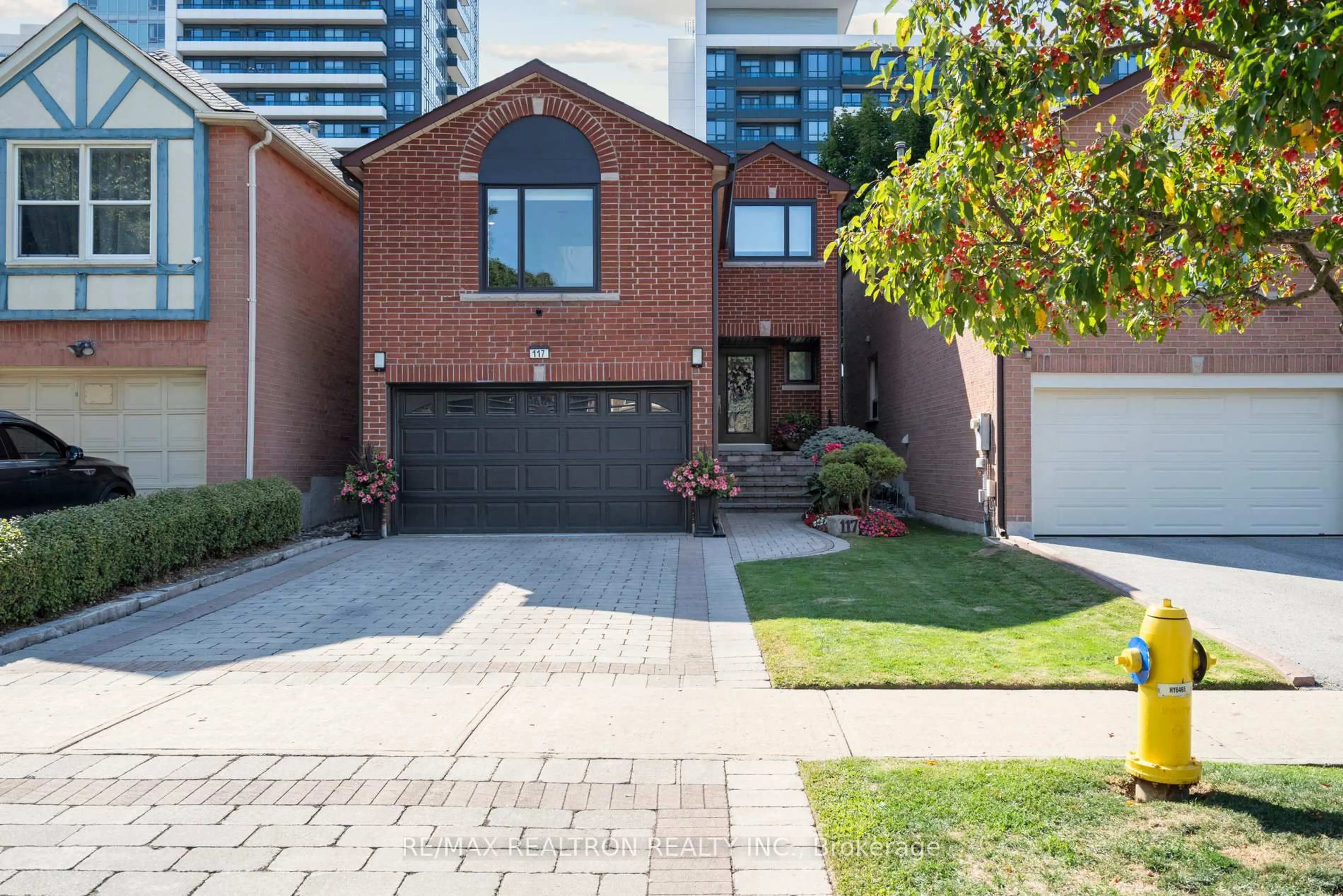 Home with brick exterior material, street for 117 Glen Cres, Vaughan Ontario L4J 4W3