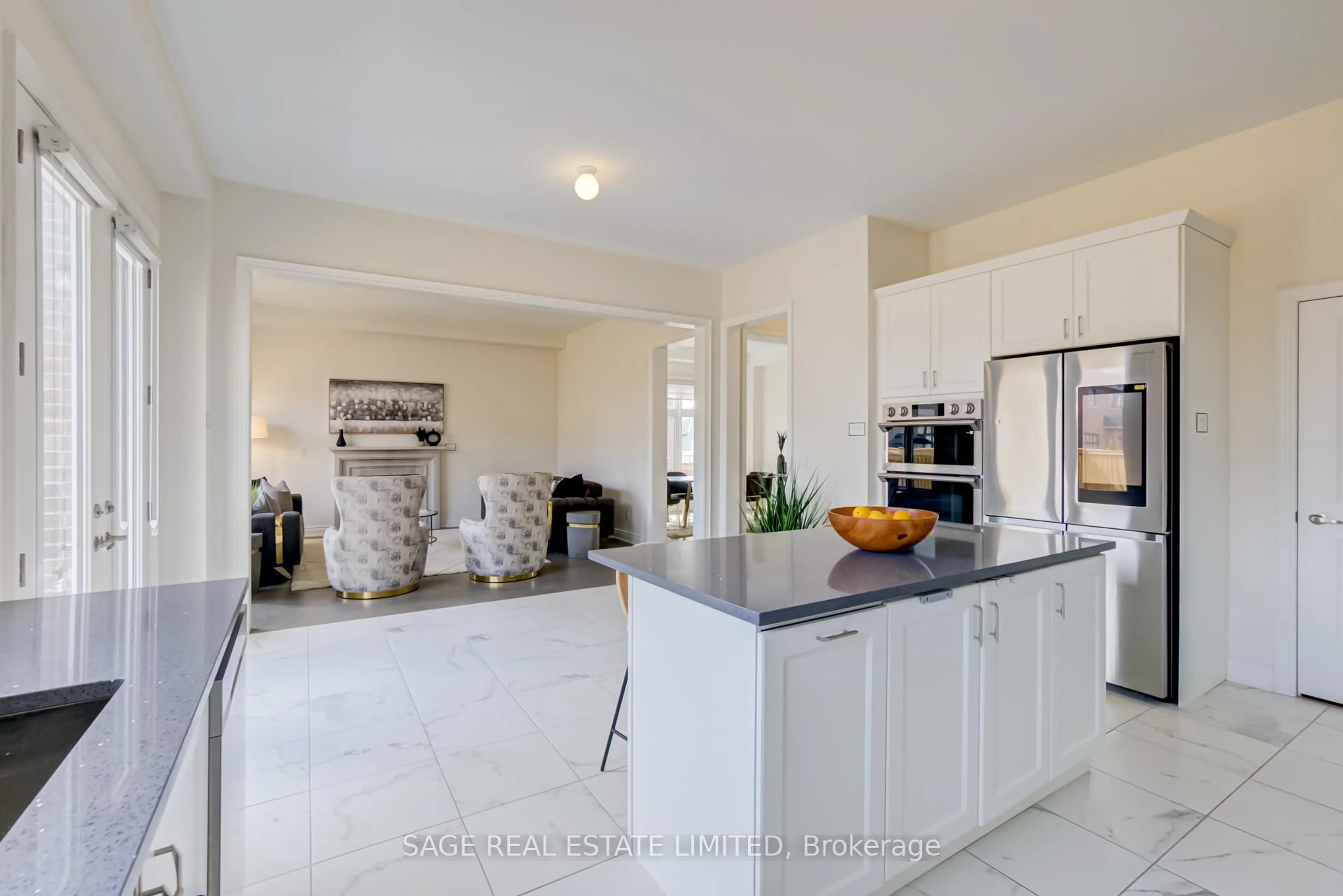 Open concept kitchen, ceramic/tile floor for 3 Joiner Circ, Whitchurch-Stouffville Ontario L4A 7X4
