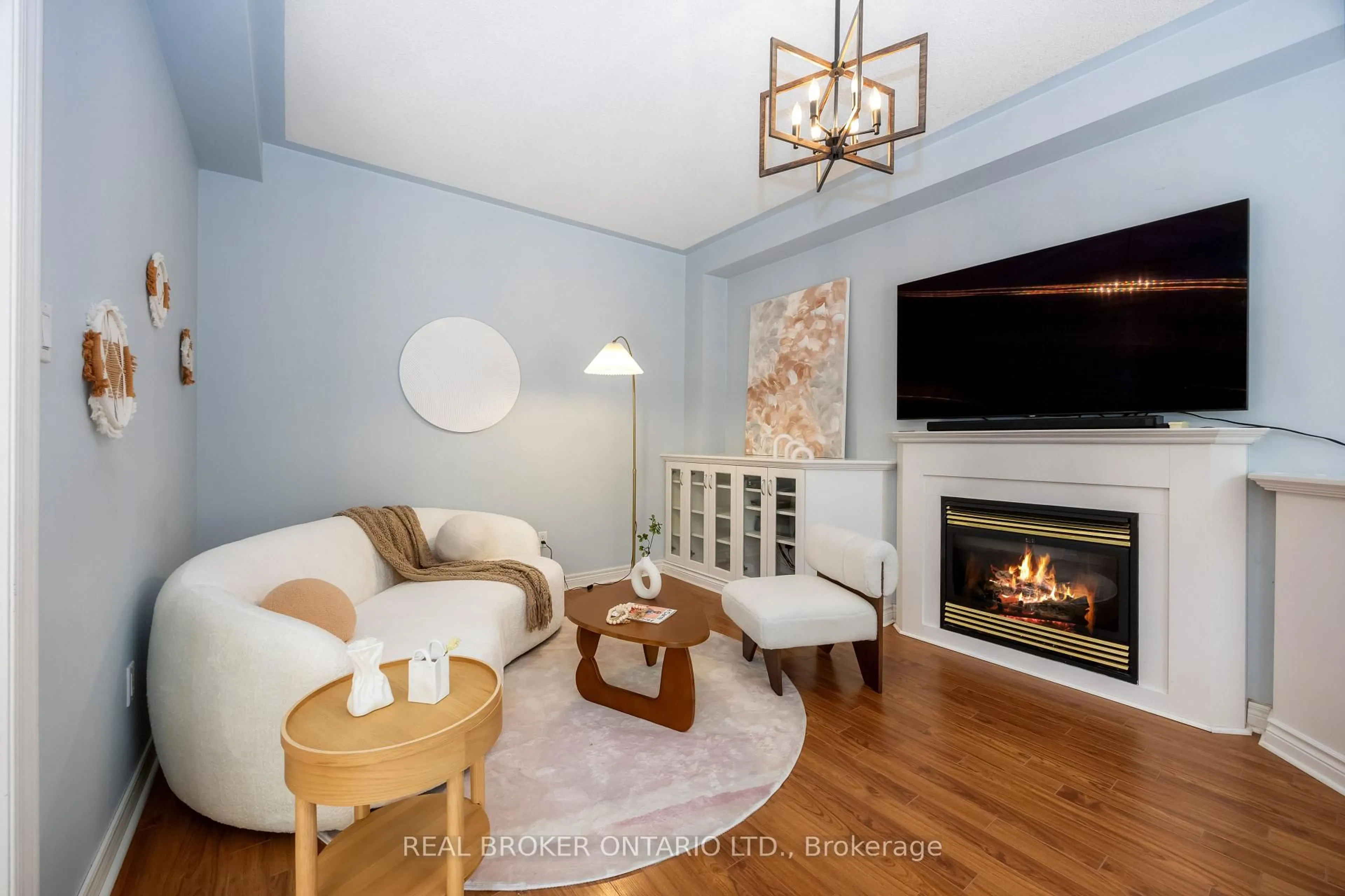 Living room with furniture, wood/laminate floor for 51 Haverhill Terr, Aurora Ontario L4G 7R4