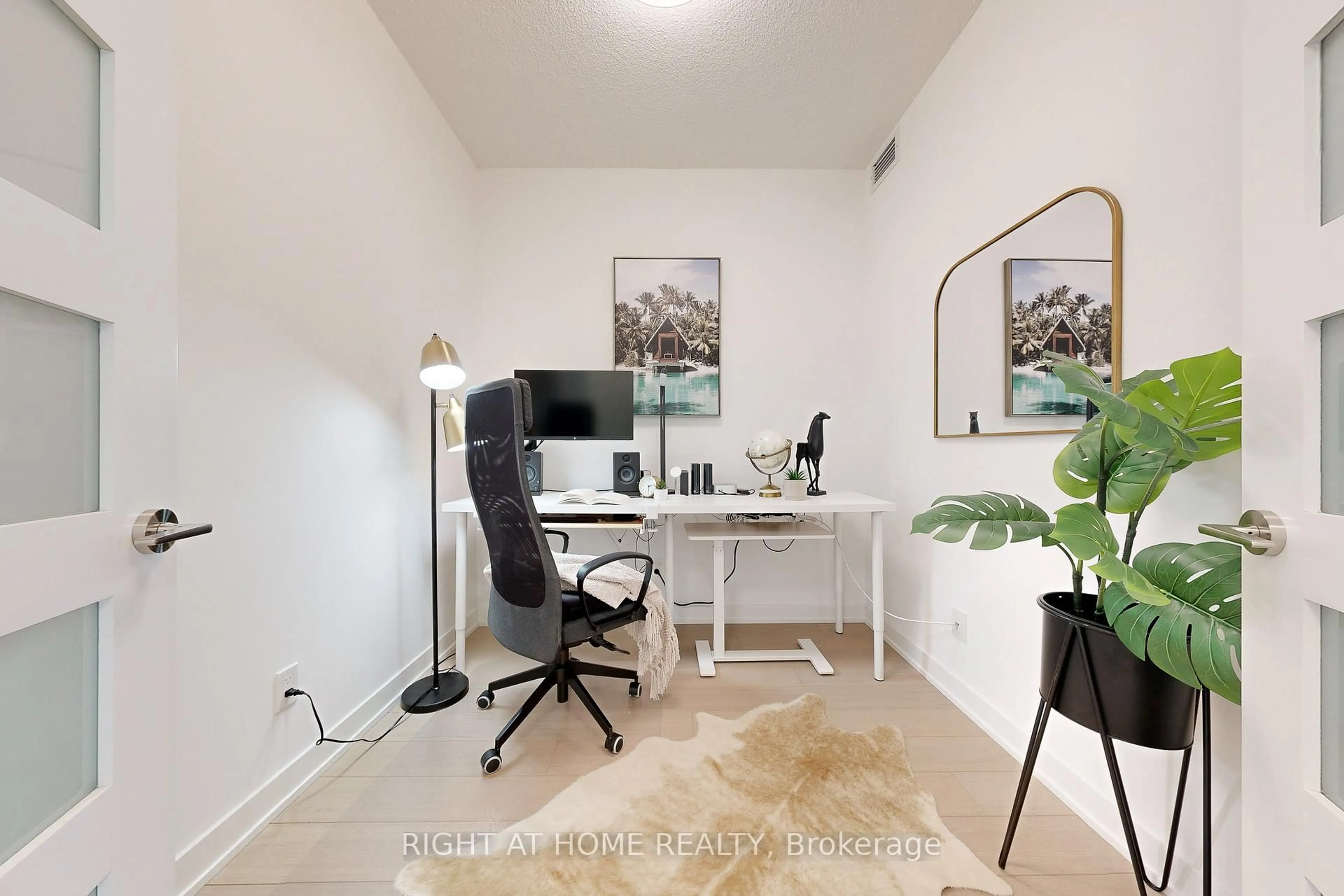A pic of a room for 292 Verdale Crossing #B807, Markham Ontario L6G 0H6