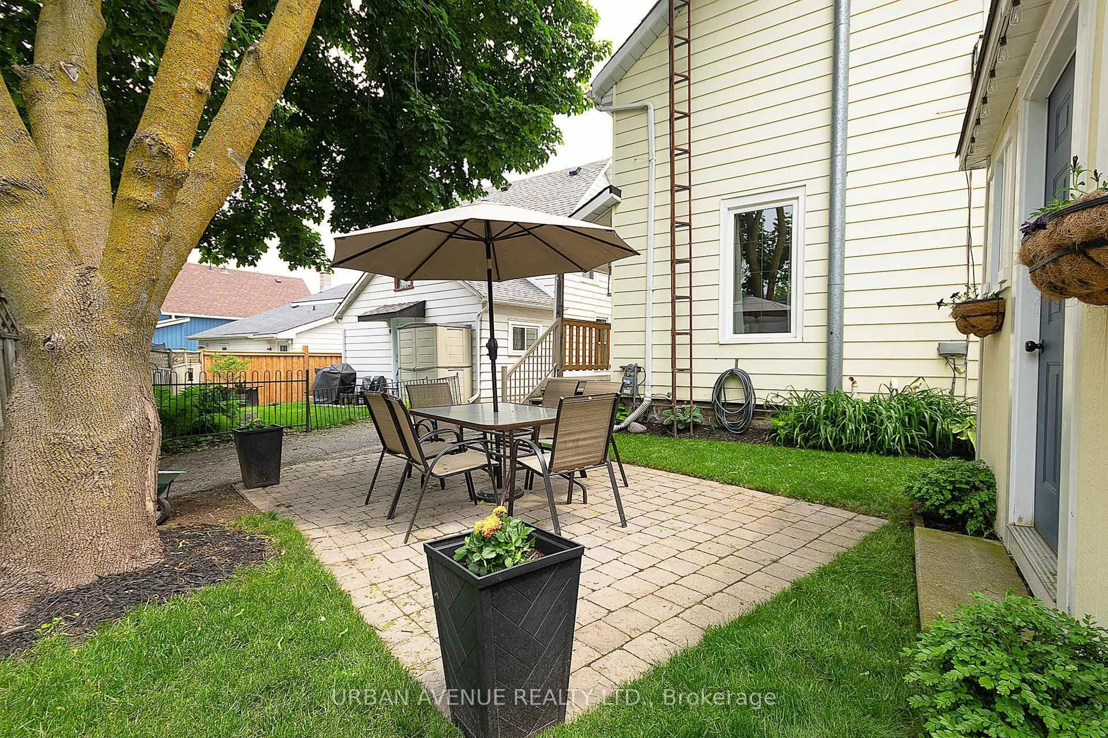 Patio, street for 66 Toronto St, Uxbridge Ontario L9P 1H2