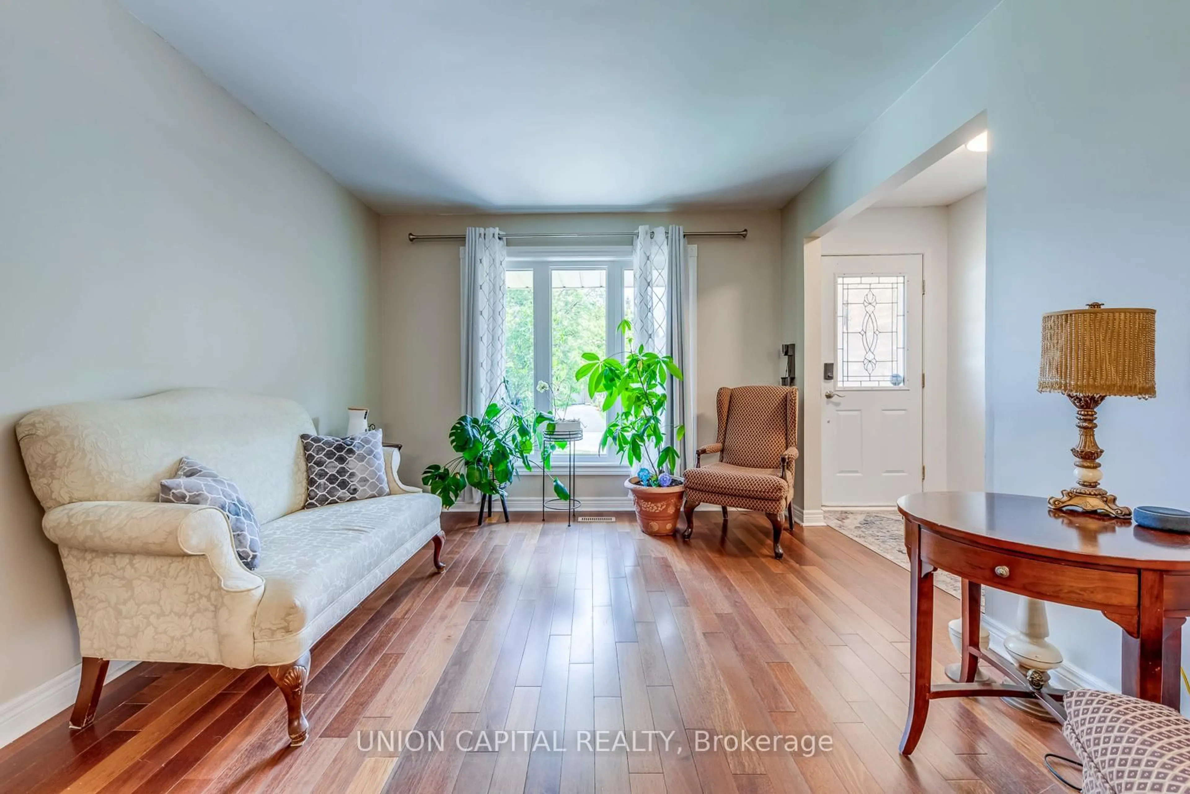 Living room with furniture, unknown for 24 Vanessa Rd, Markham Ontario L3R 4W3