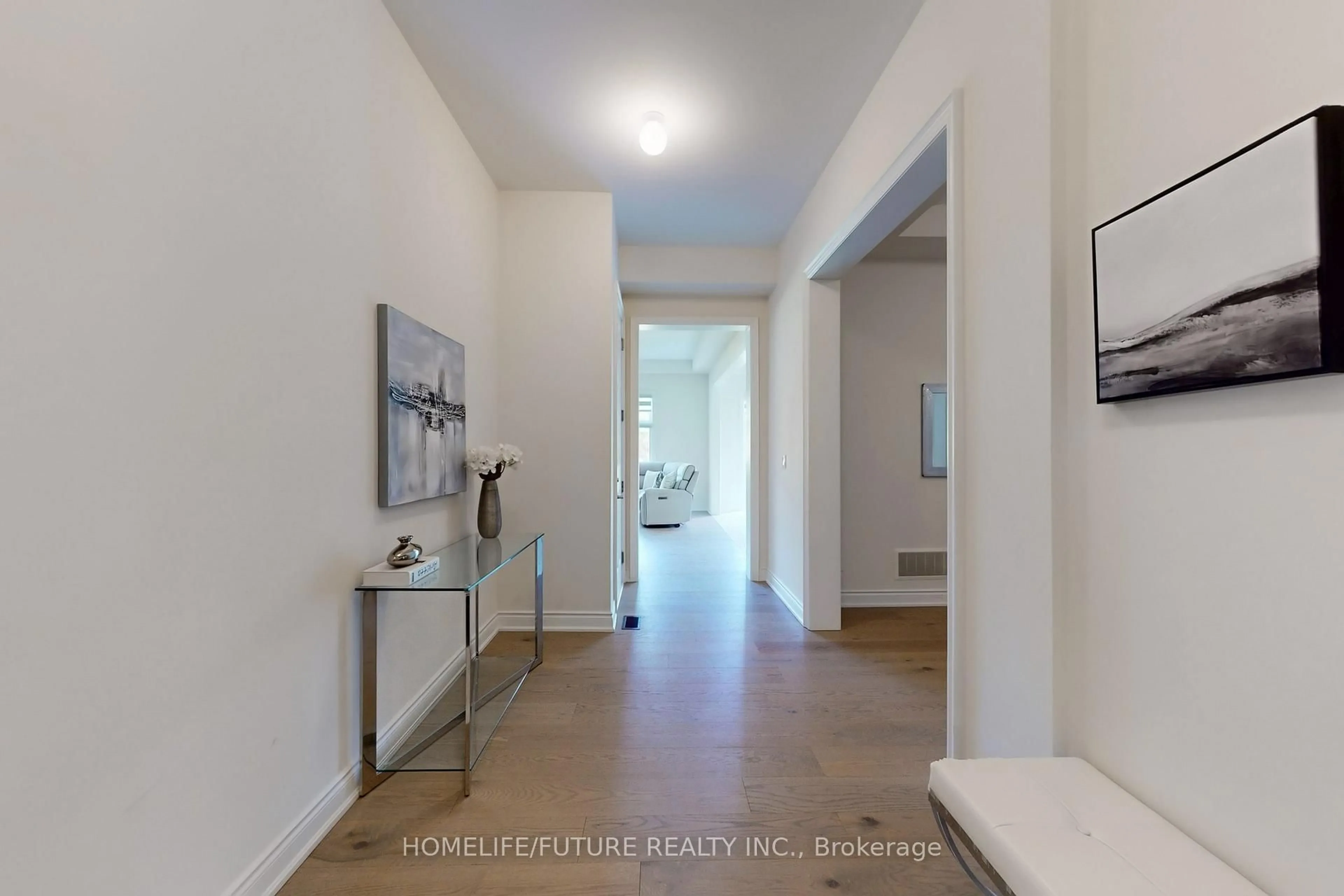 Indoor entryway for 19 Joiner Circ, Whitchurch-Stouffville Ontario L4A 4W9