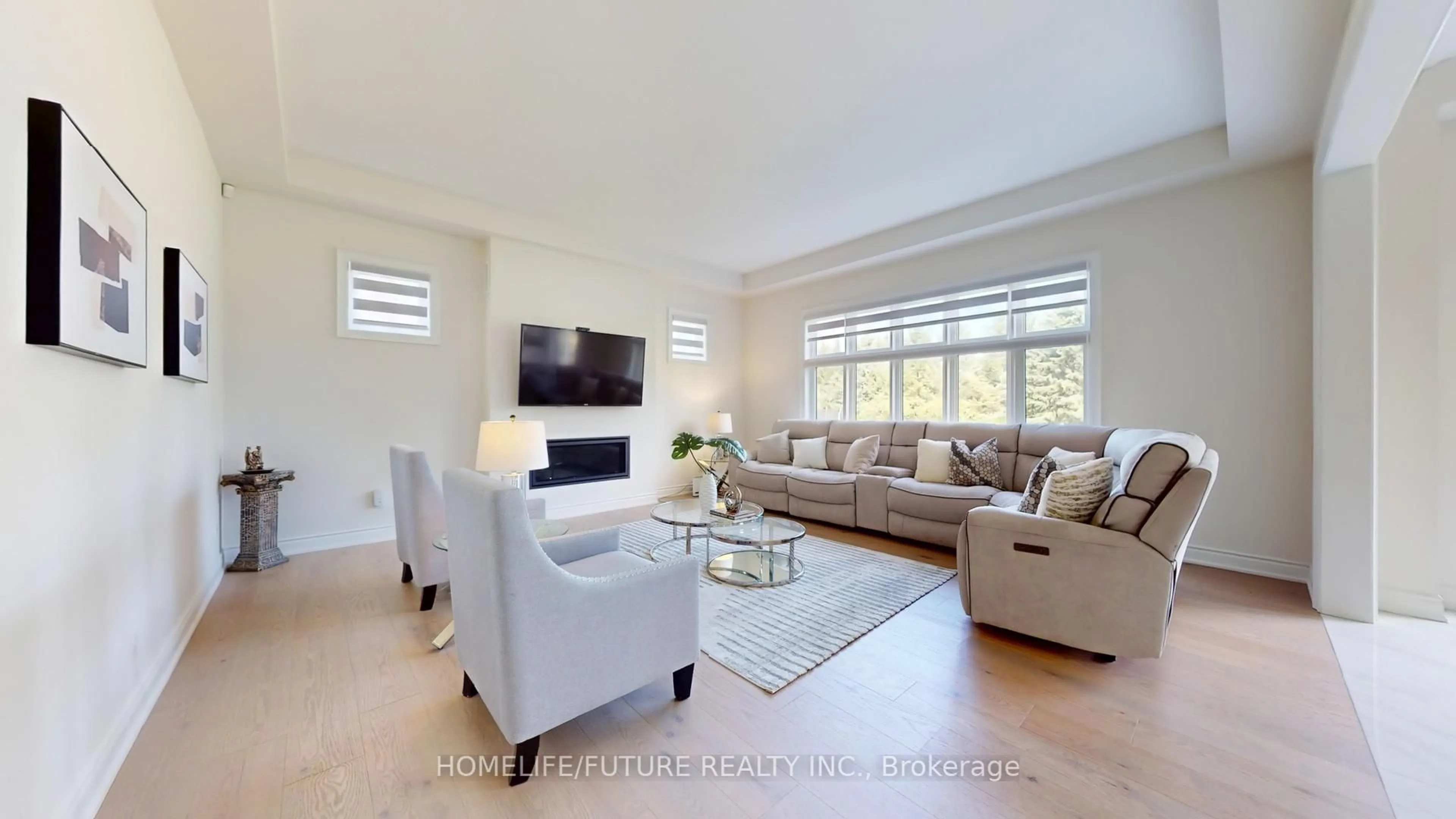 Living room with furniture, unknown for 19 Joiner Circ, Whitchurch-Stouffville Ontario L4A 4W9