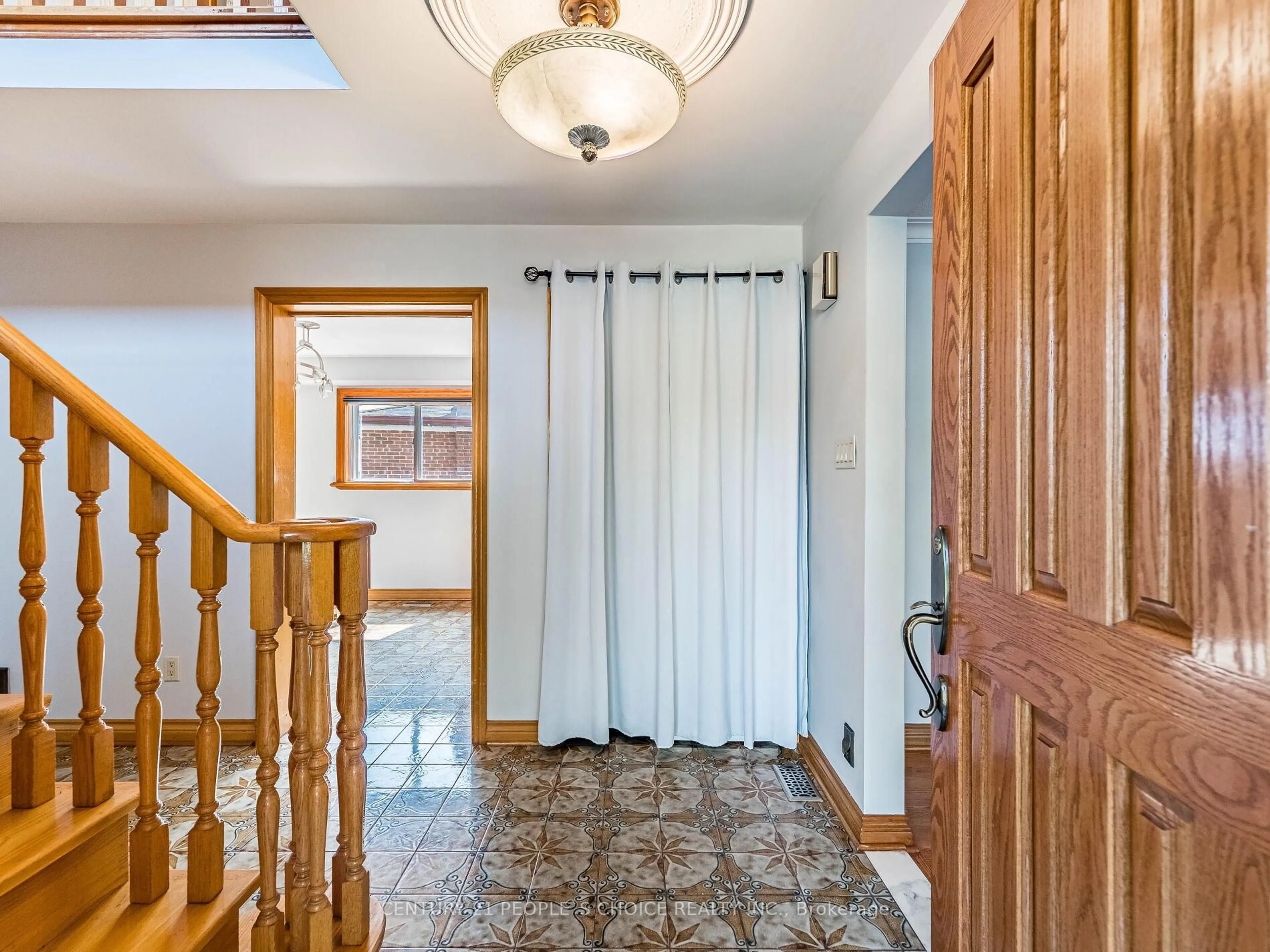 Indoor entryway for 110 Houston Rd, Vaughan Ontario L4L 1V3