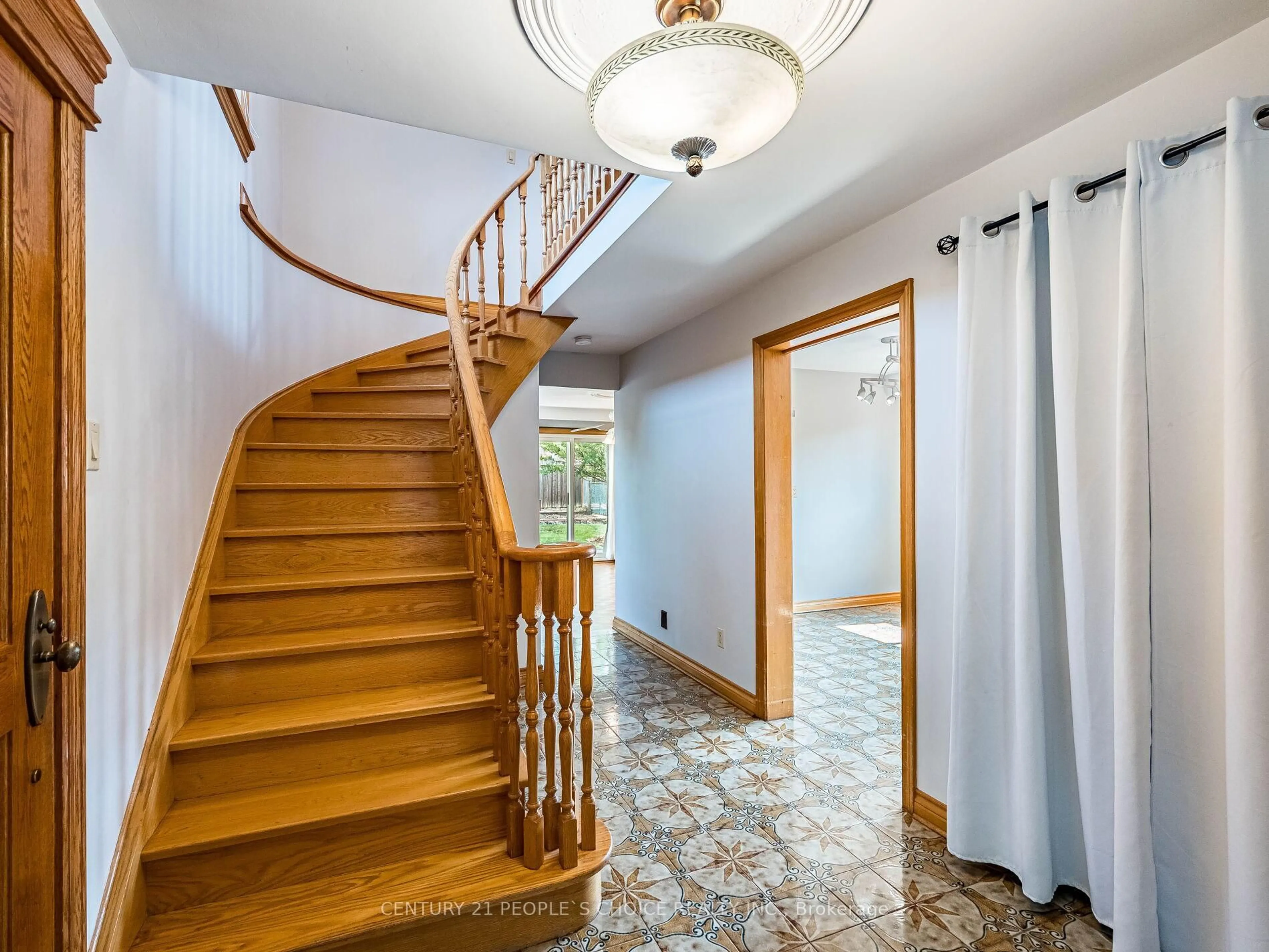 Indoor entryway for 110 Houston Rd, Vaughan Ontario L4L 1V3