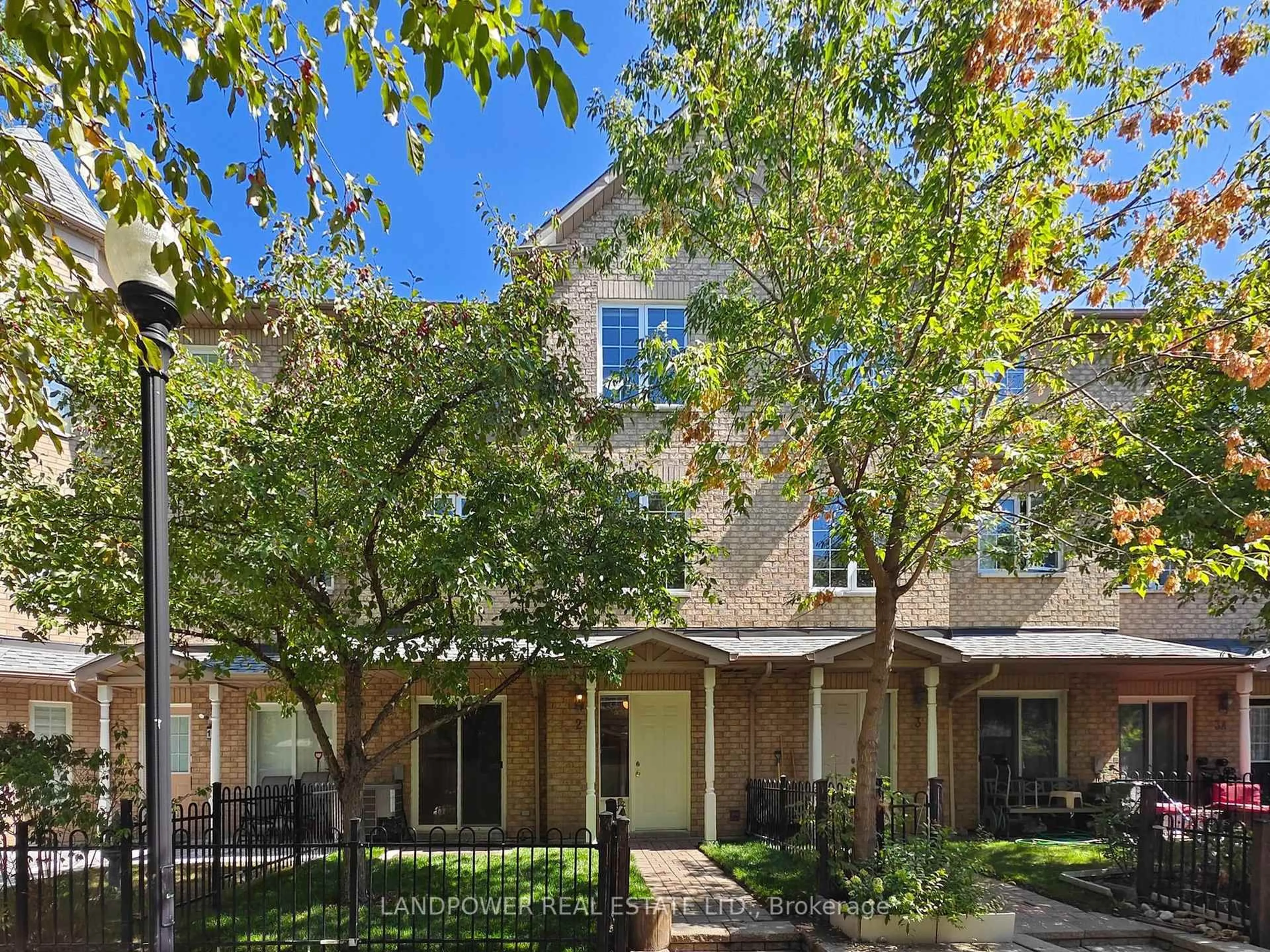 A pic from outside/outdoor area/front of a property/back of a property/a pic from drone, street for 18 St Moritz Way #2, Markham Ontario L3R 4G2
