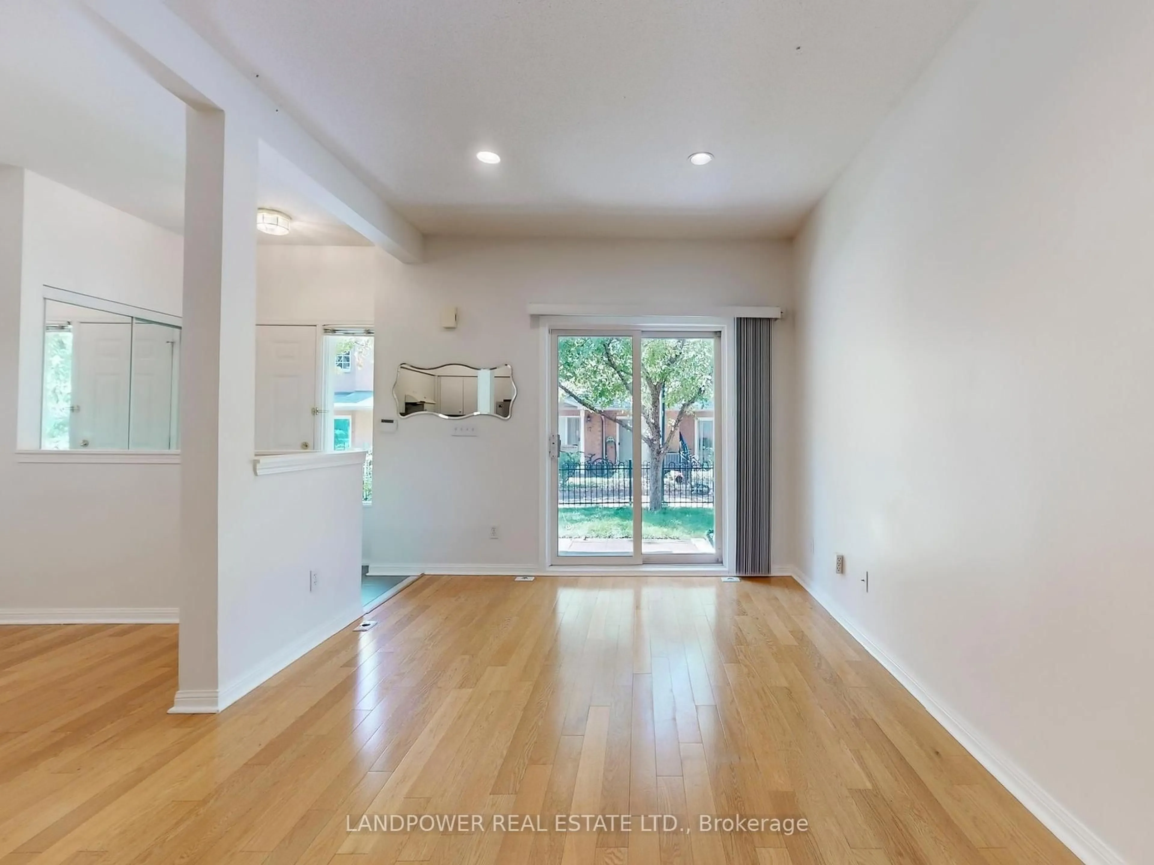 Indoor entryway for 18 St Moritz Way #2, Markham Ontario L3R 4G2