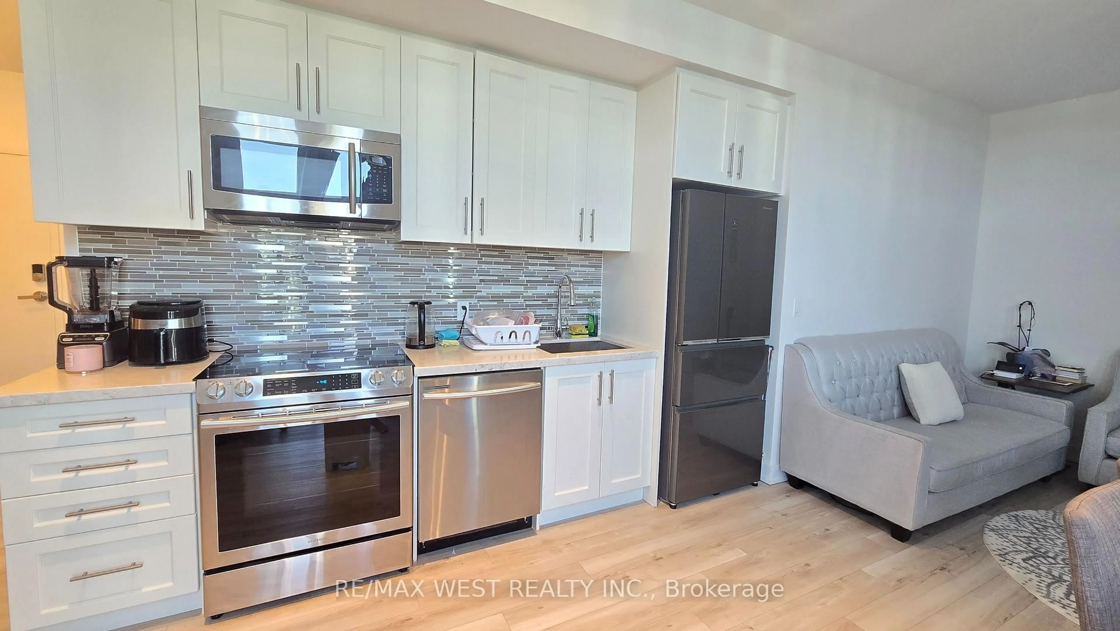 Standard kitchen, unknown for 375 Sea Ray Ave, Innisfil Ontario L9S 0N9