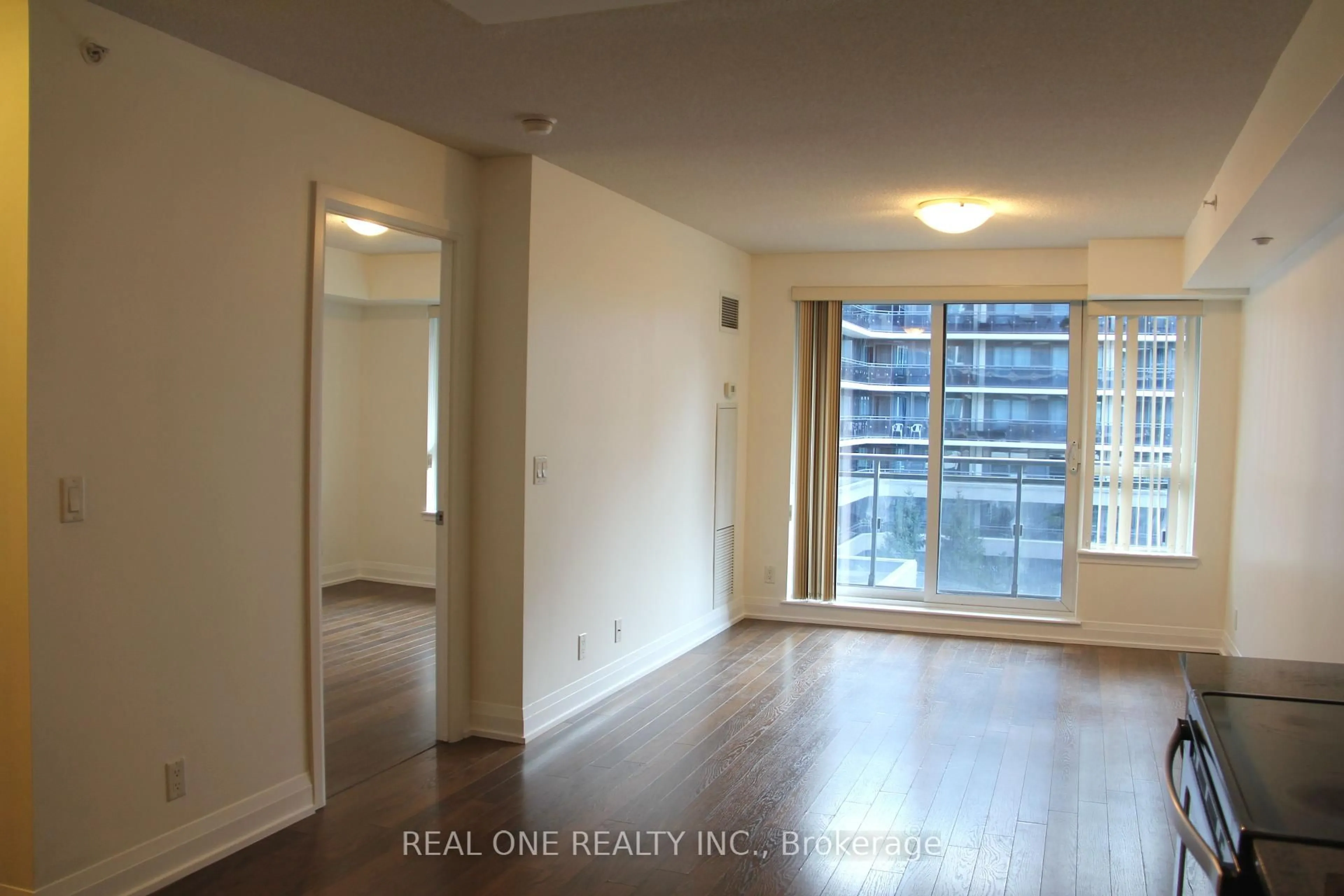 A pic of a room for 376 Highway 7 #510, Richmond Hill Ontario L4B 0C7