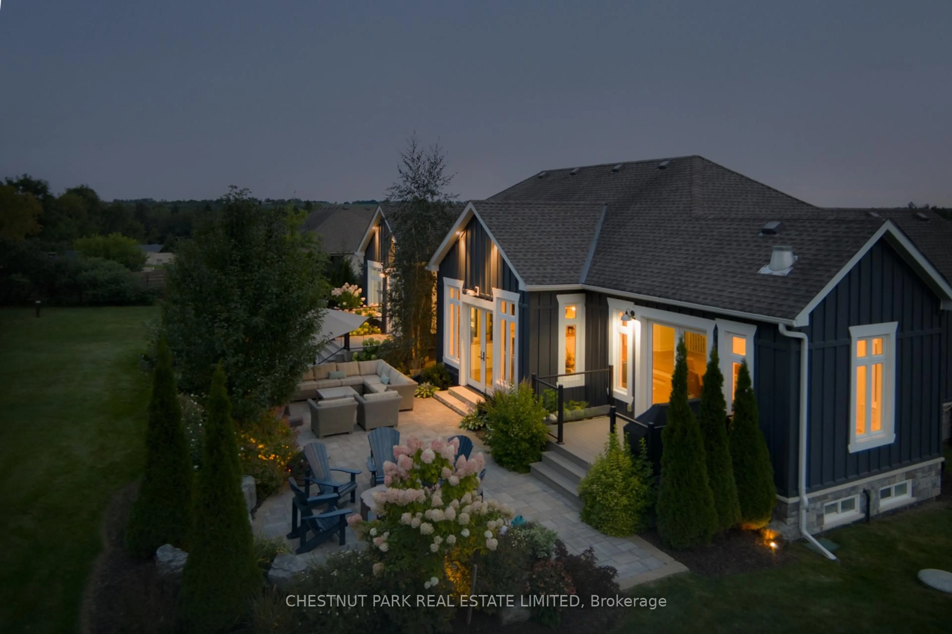 A pic from outside/outdoor area/front of a property/back of a property/a pic from drone, mountain view for 3 Horner Crt, Uxbridge Ontario L0E 1T0