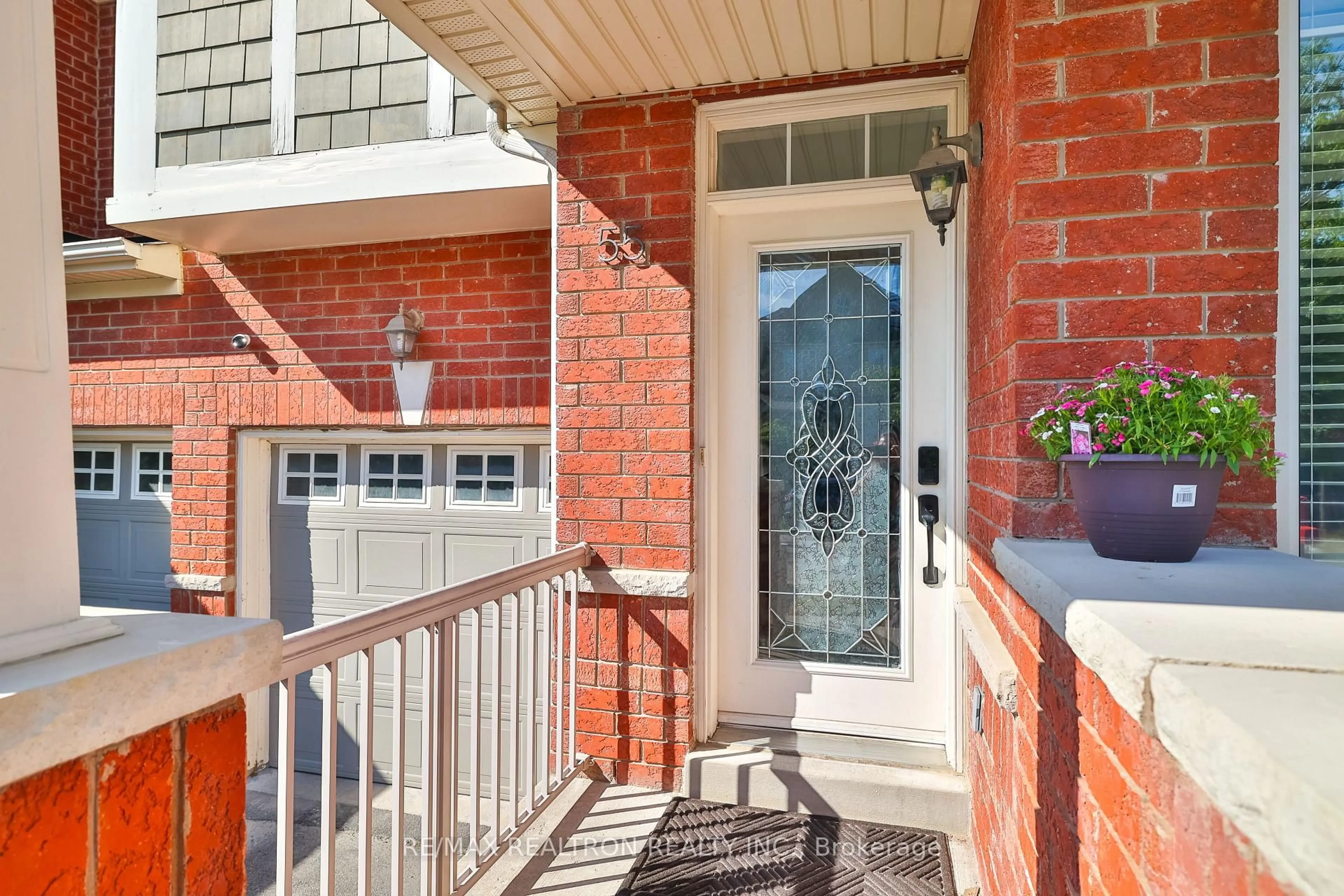 Indoor entryway for 55 Stookes Cres, Richmond Hill Ontario L4E 0J4