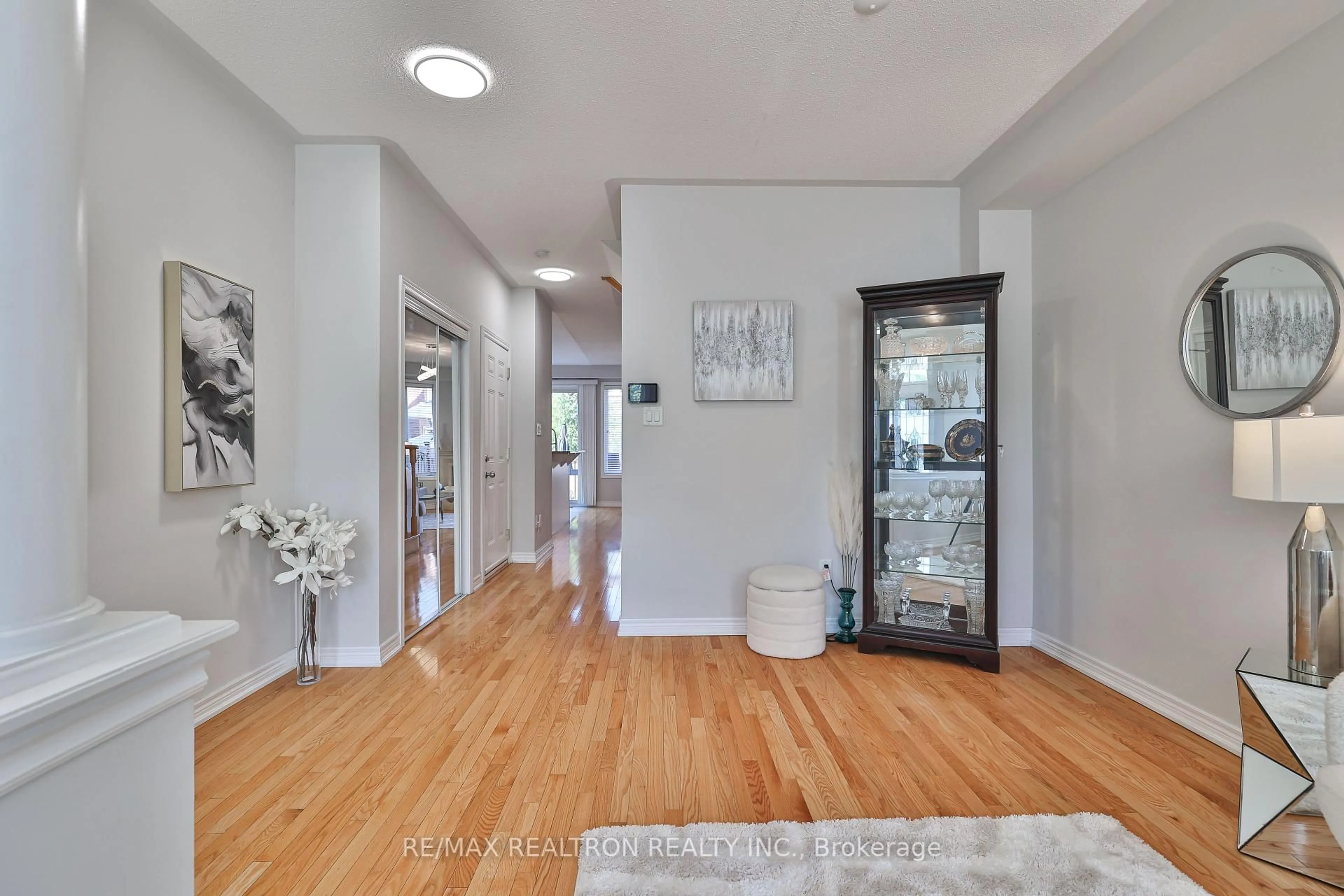 Indoor entryway for 55 Stookes Cres, Richmond Hill Ontario L4E 0J4