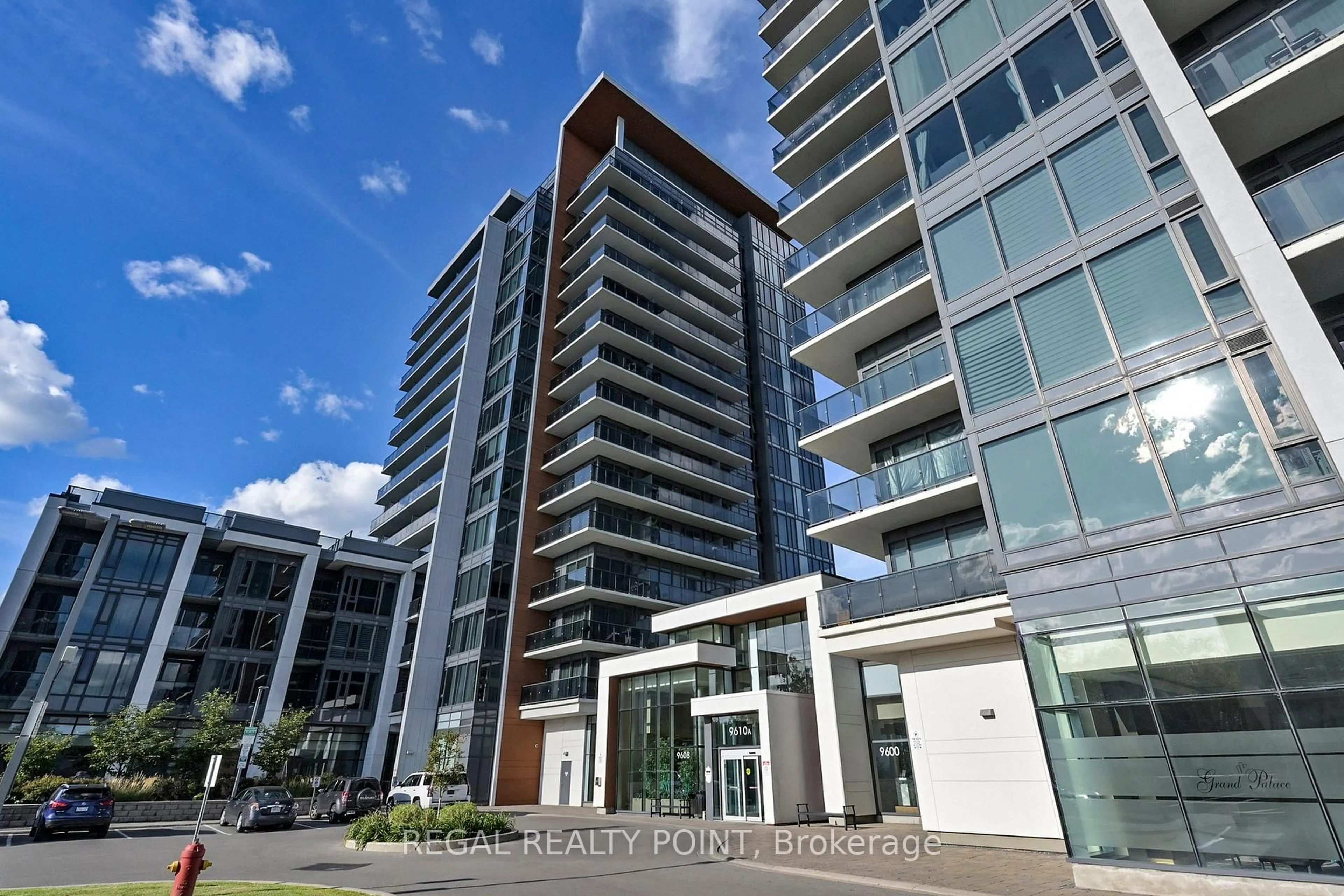 A pic from outside/outdoor area/front of a property/back of a property/a pic from drone, building for 9608 Yonge St #708, Richmond Hill Ontario L4C 1V6