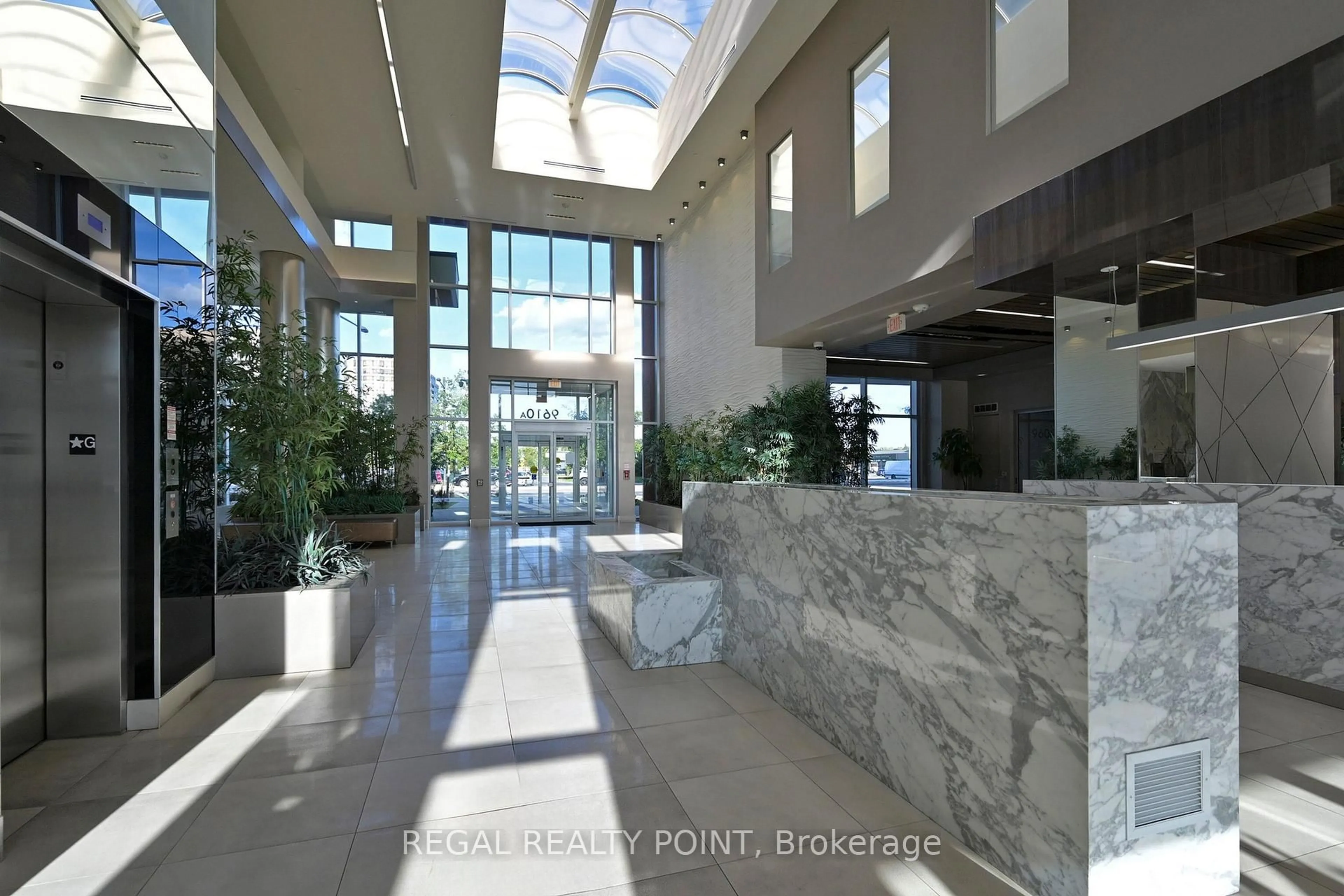 Unknown for 9608 Yonge St #708, Richmond Hill Ontario L4C 1V6