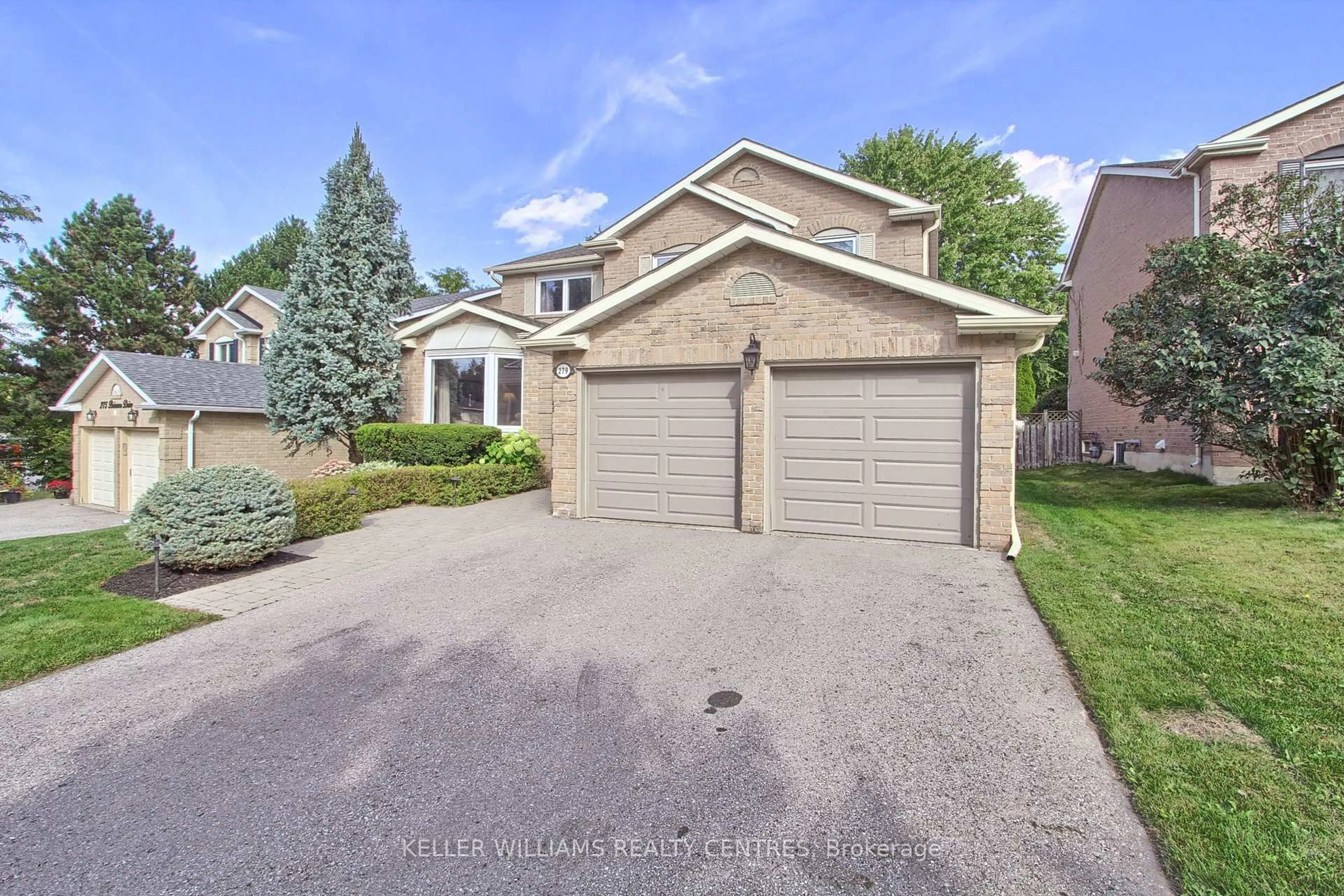 A pic from outside/outdoor area/front of a property/back of a property/a pic from drone, street for 279 Brimson Dr, Newmarket Ontario L3X 1H8
