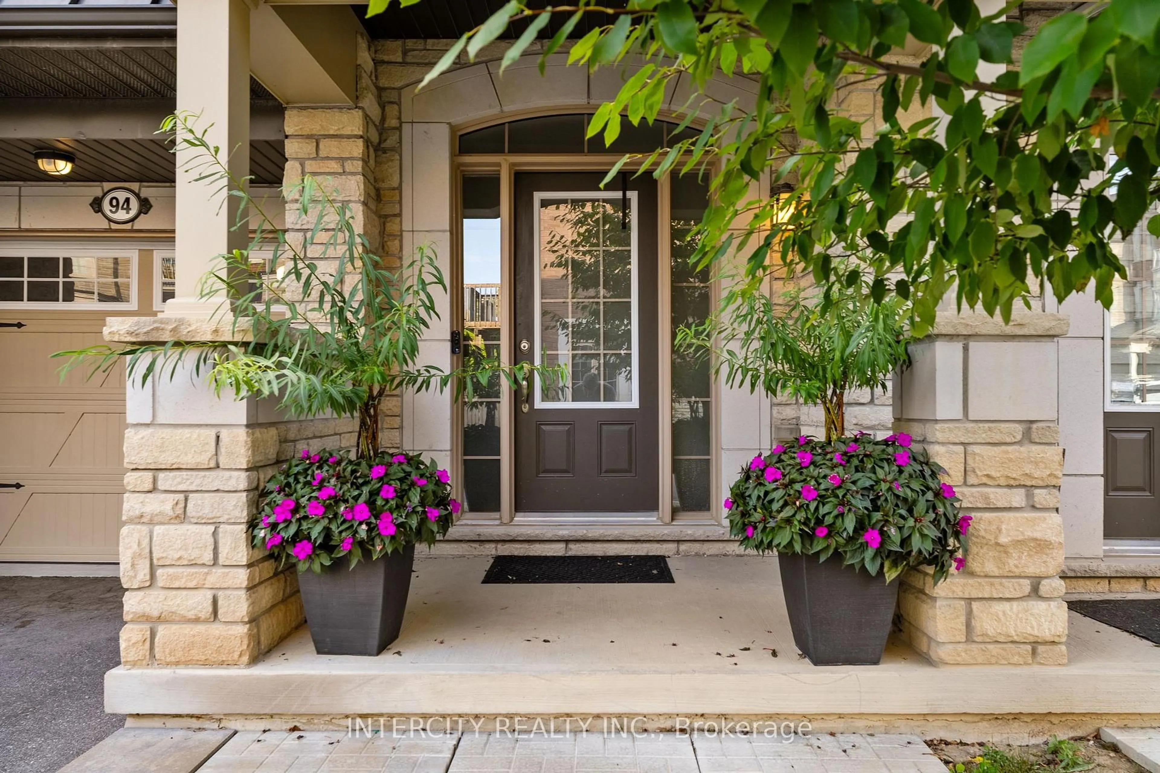 Indoor entryway for 94 Glazebrook Dr, Vaughan Ontario L4L 0H9