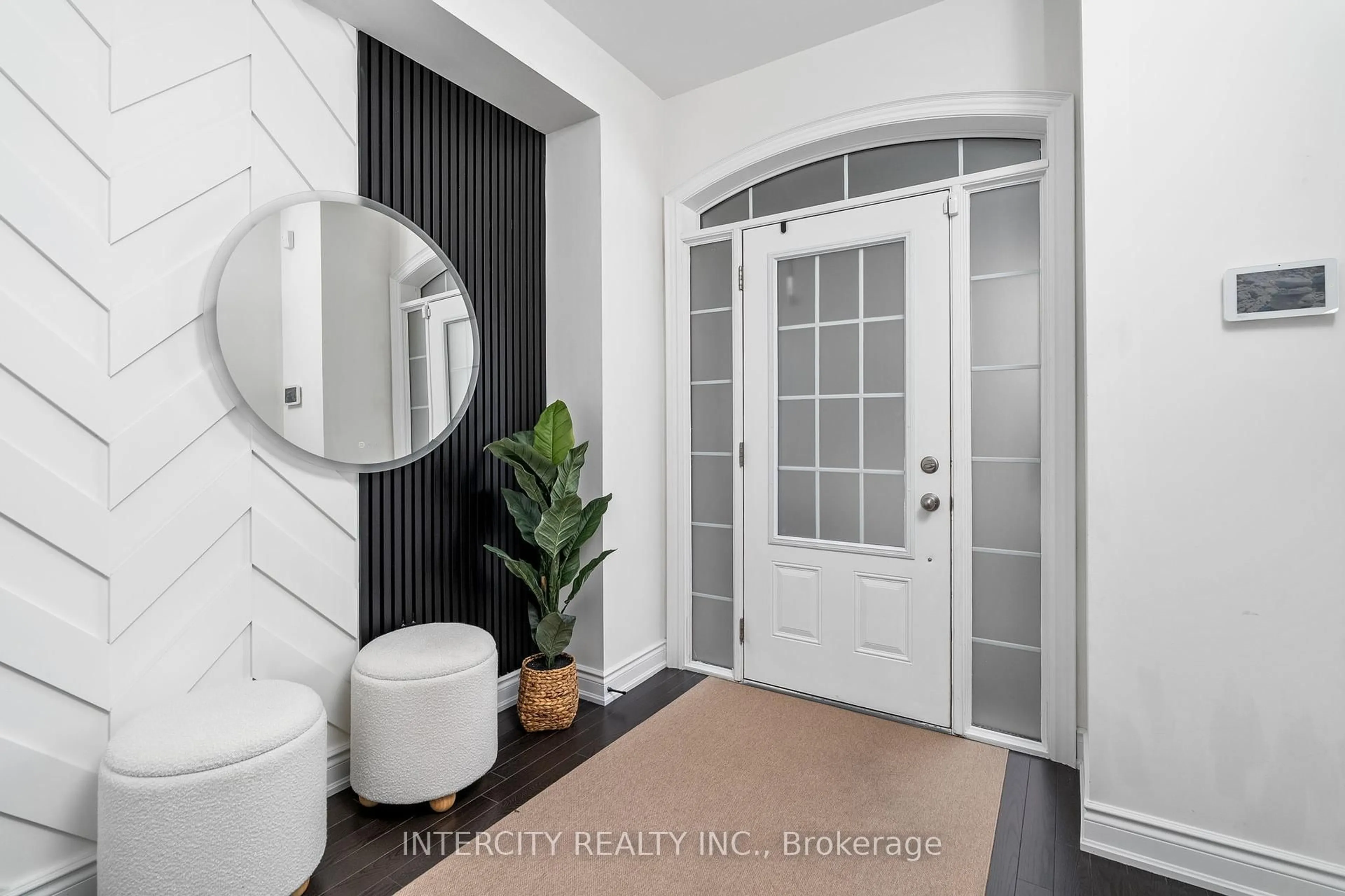 Indoor entryway for 94 Glazebrook Dr, Vaughan Ontario L4L 0H9