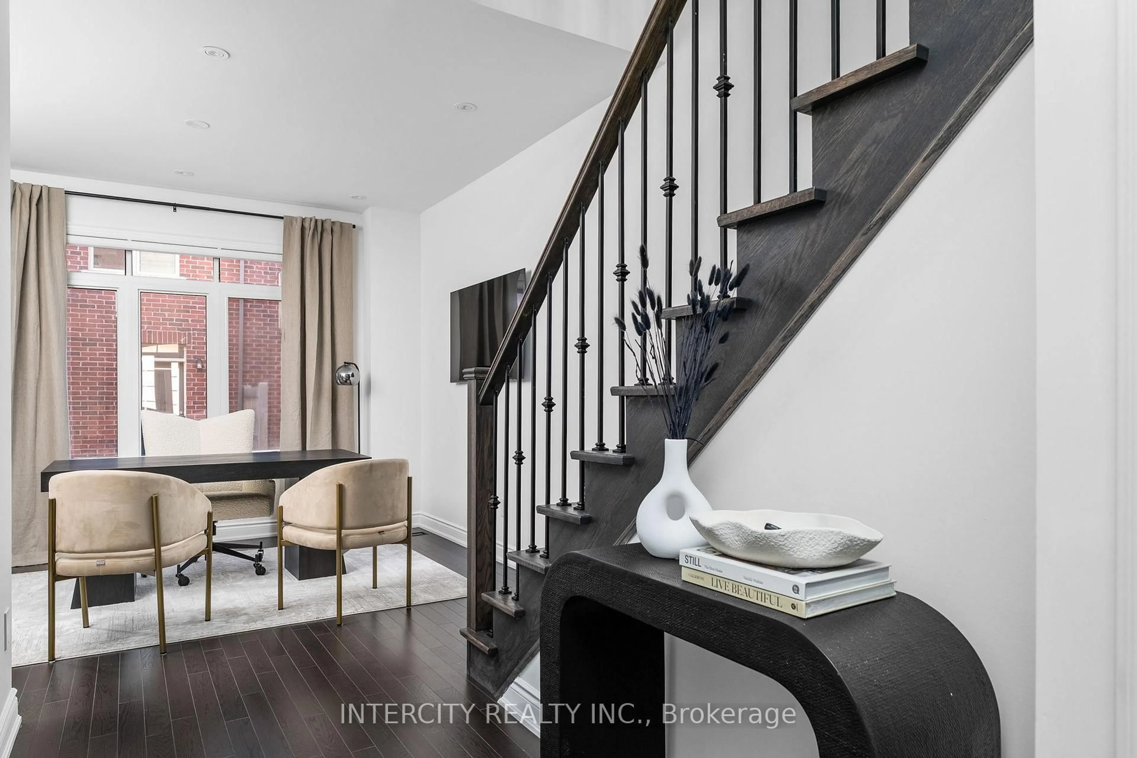 Indoor entryway for 94 Glazebrook Dr, Vaughan Ontario L4L 0H9