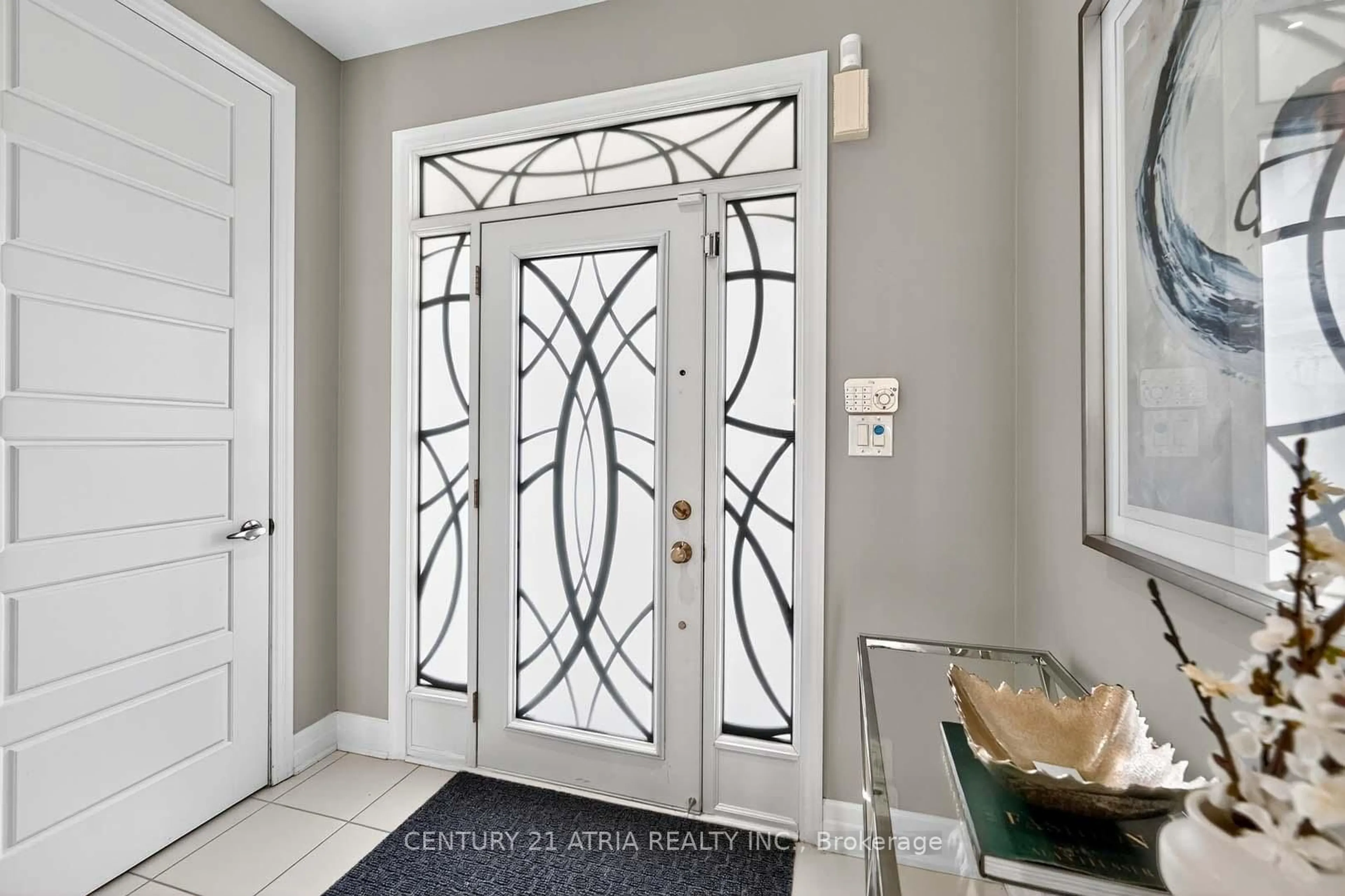 Indoor entryway for 43 Novan Cres, Aurora Ontario L4G 0X6