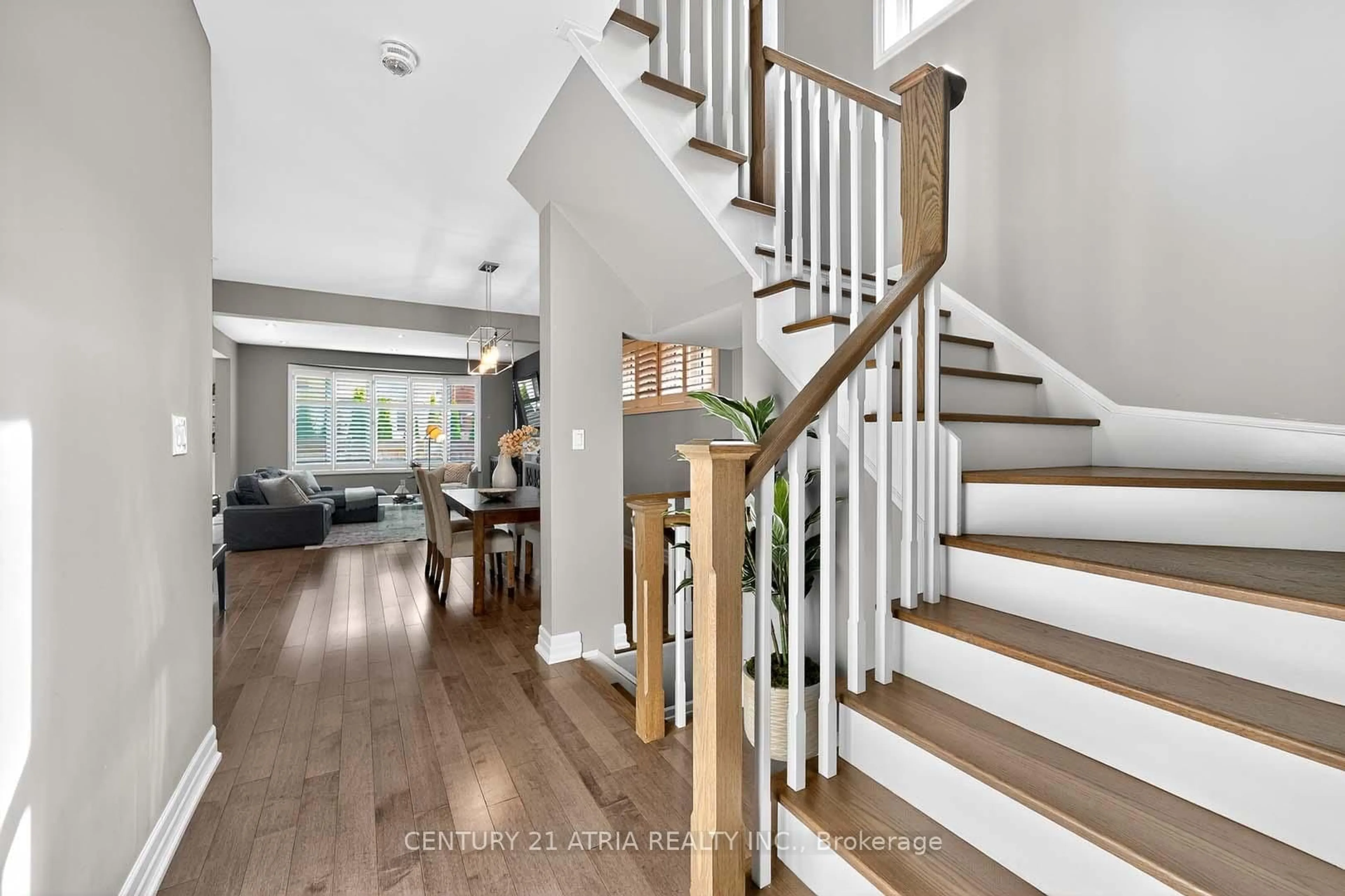 Unknown for 43 Novan Cres, Aurora Ontario L4G 0X6