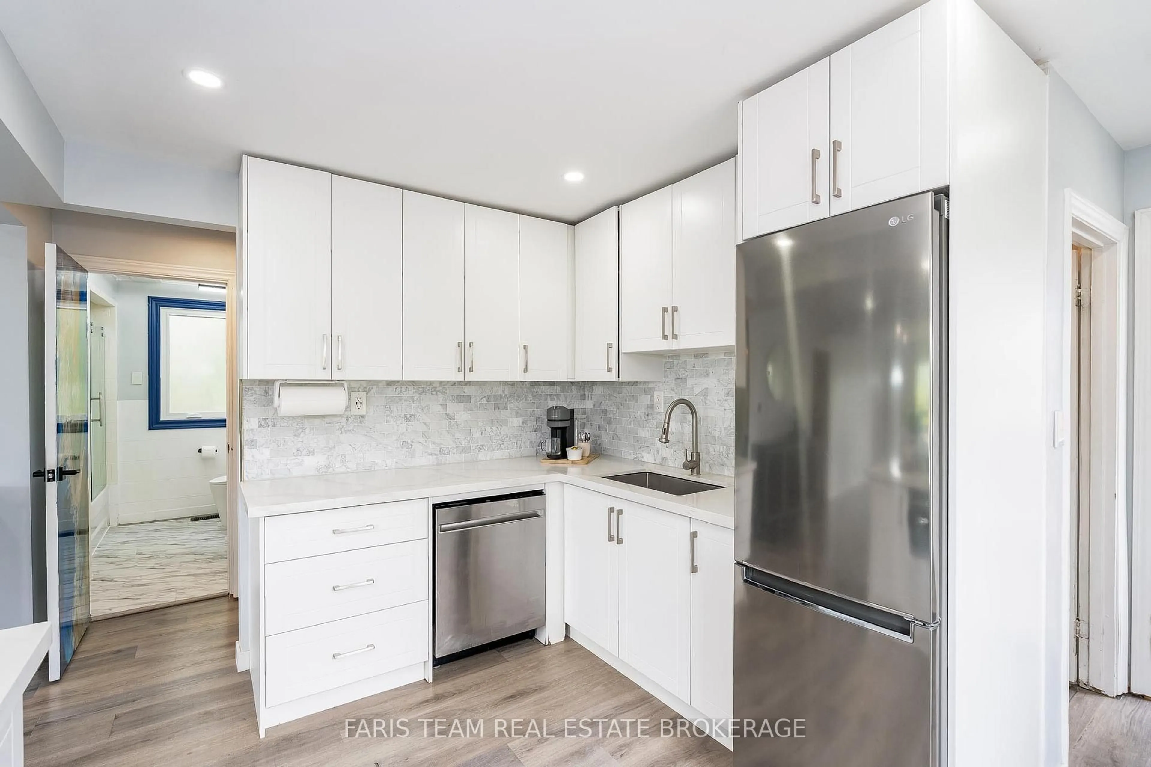 Unknown for 11 Park Ave, East Gwillimbury Ontario L9N 1G9