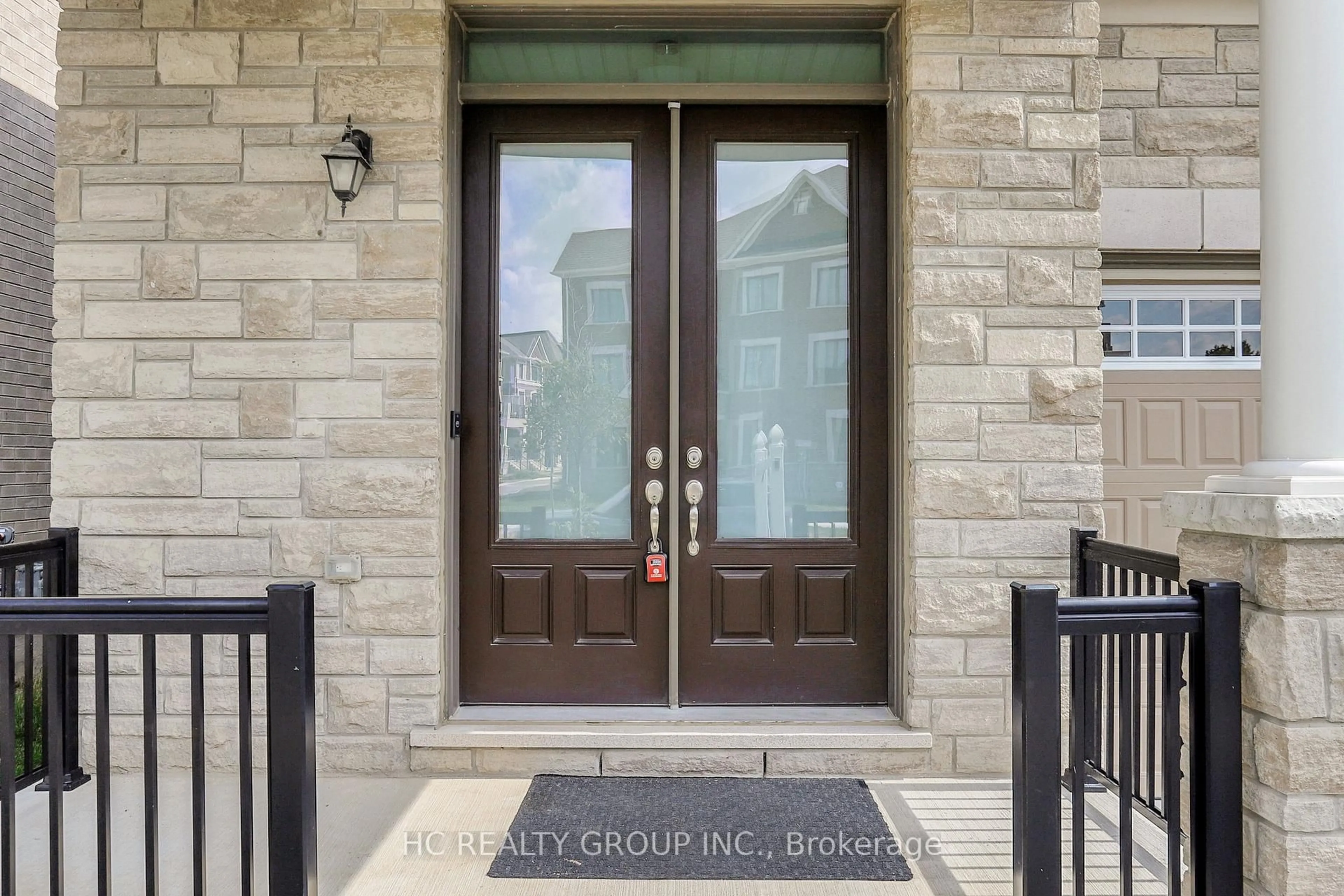 Indoor entryway for 285 Beaverbrae Dr, Markham Ontario L6C 3L3