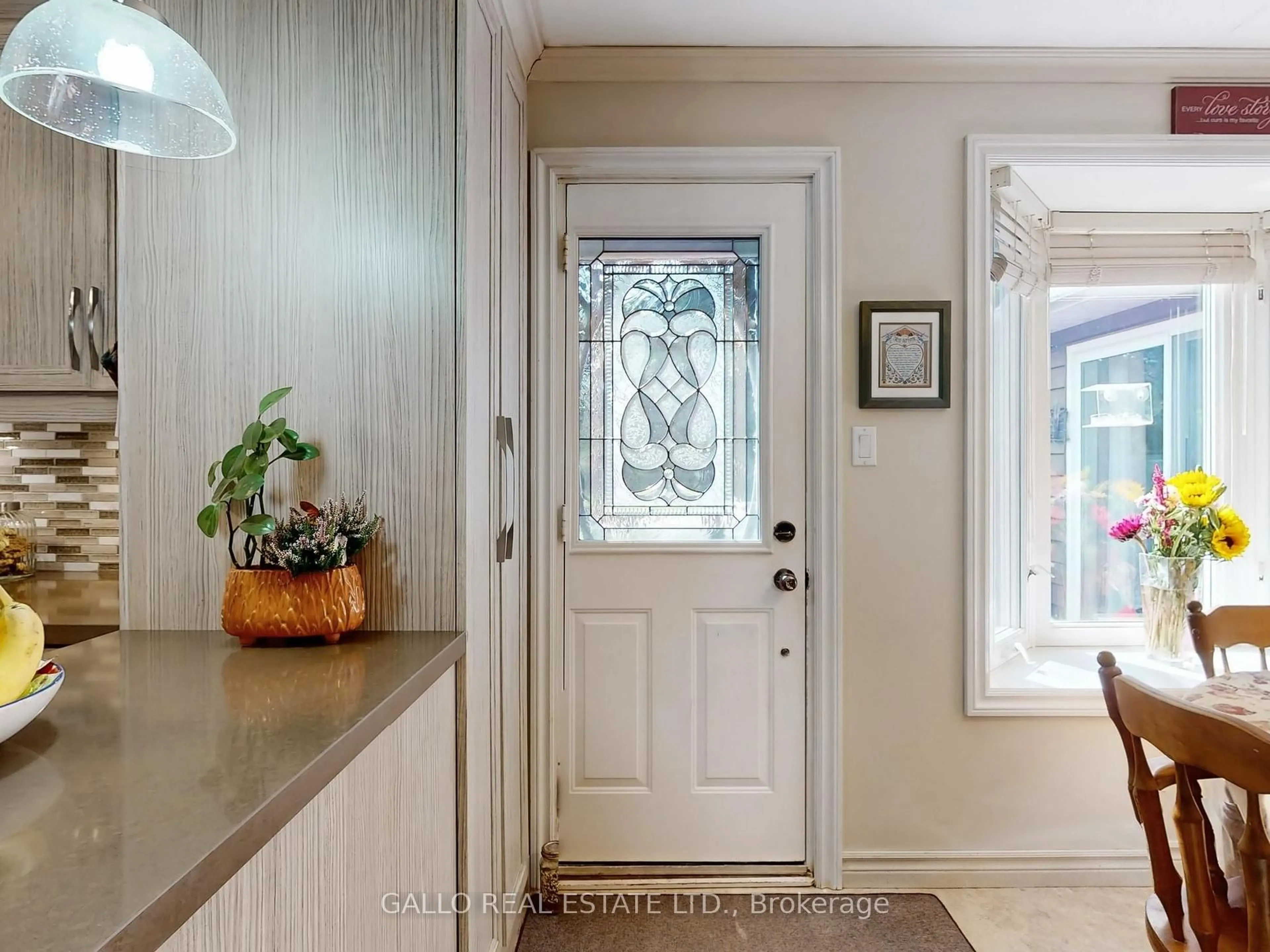 Indoor entryway for 12151 Tenth Line, Whitchurch-Stouffville Ontario L4A 6B9