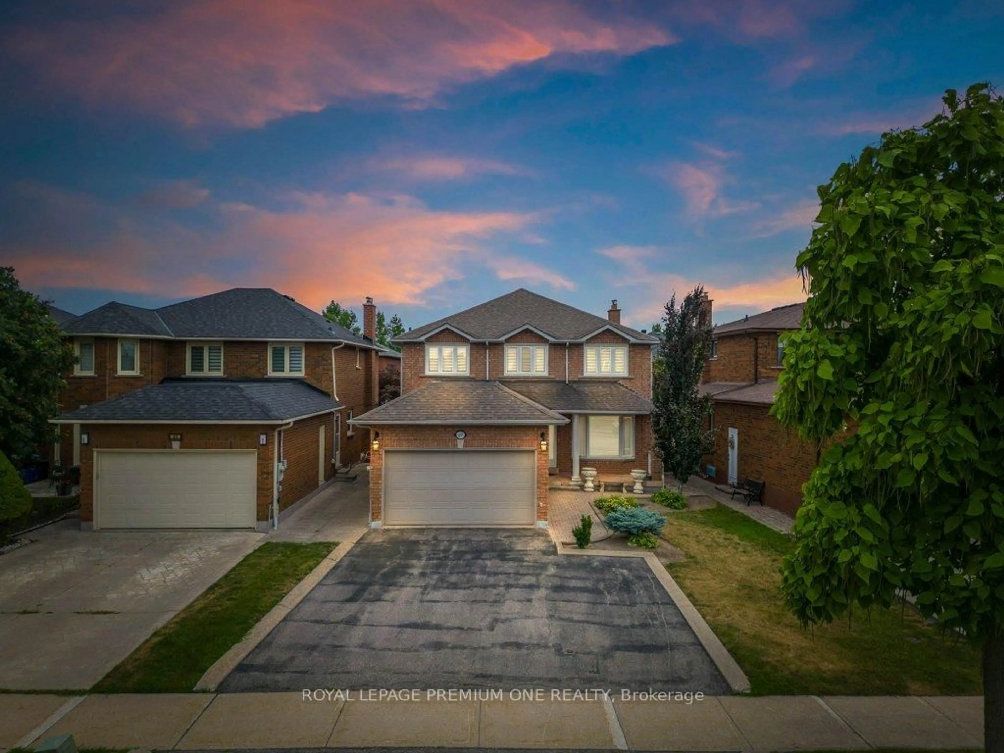 A pic from outside/outdoor area/front of a property/back of a property/a pic from drone, street for 67 Embassy Dr, Vaughan Ontario L4L 5B2