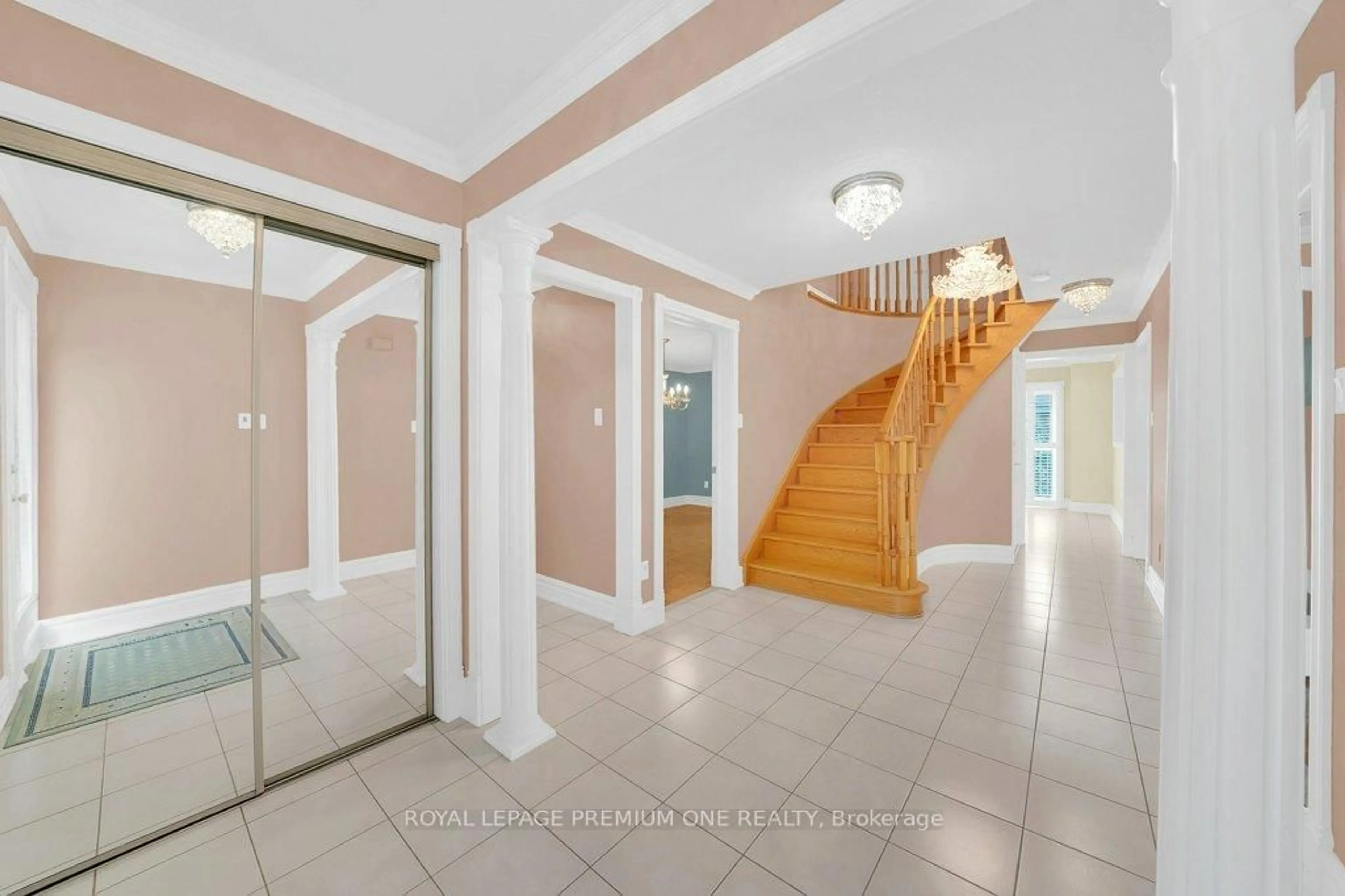 Indoor foyer for 67 Embassy Dr, Vaughan Ontario L4L 5B2