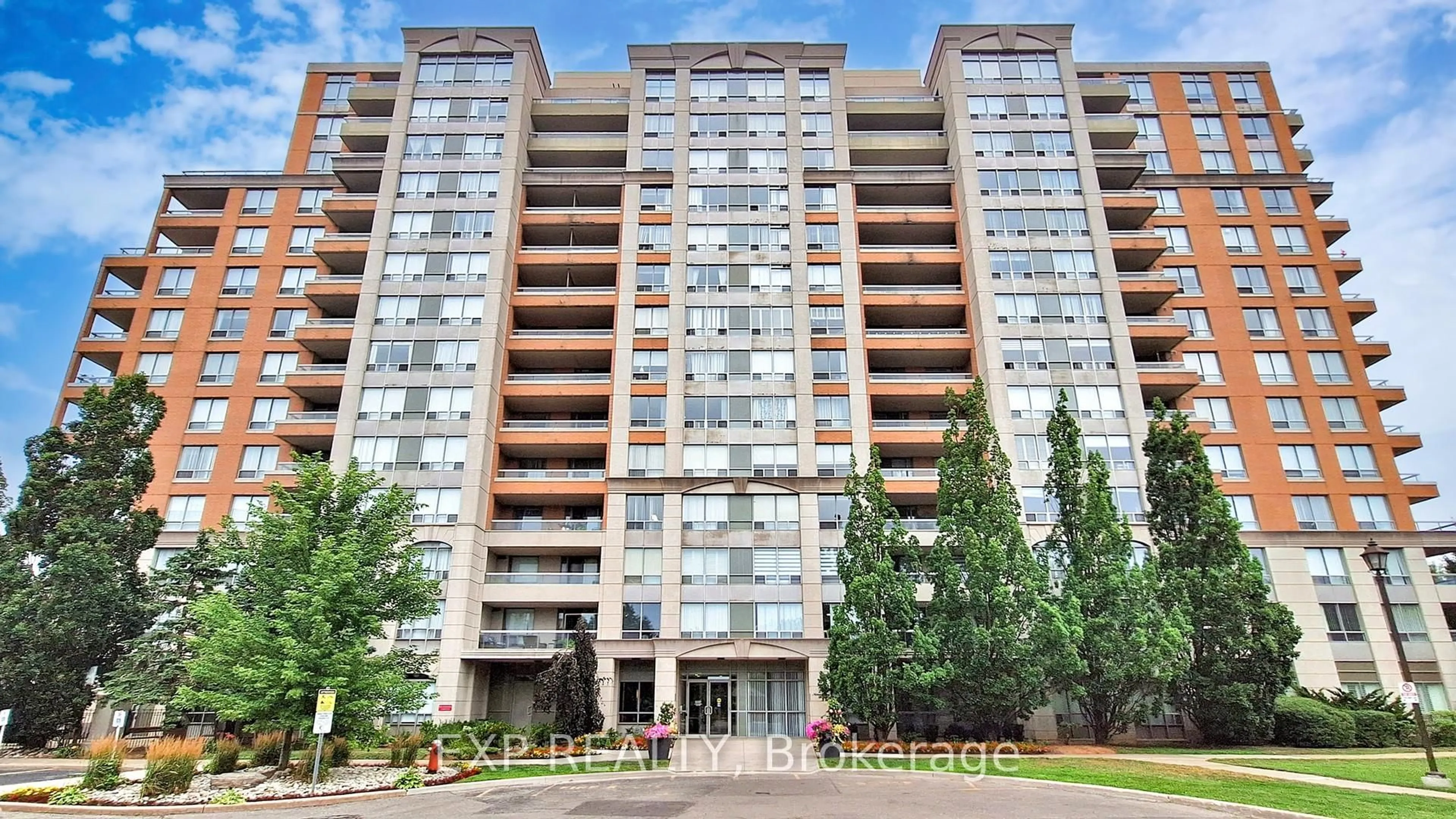 Indoor foyer for 29 Northern Heights Dr #PH6, Richmond Hill Ontario L4B 4L8