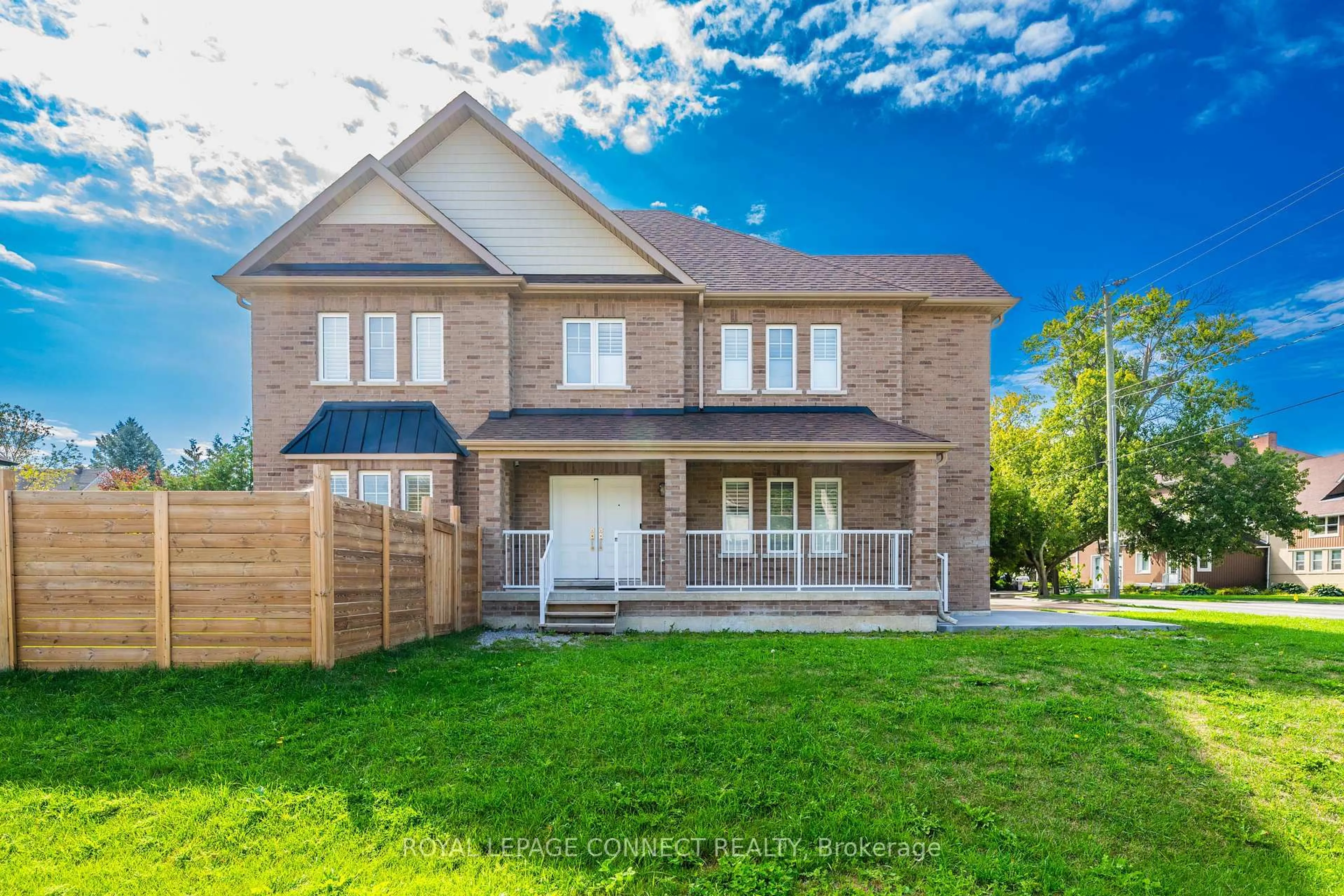 Home with brick exterior material, building for 3B George St, Innisfil Ontario L0L 1L0