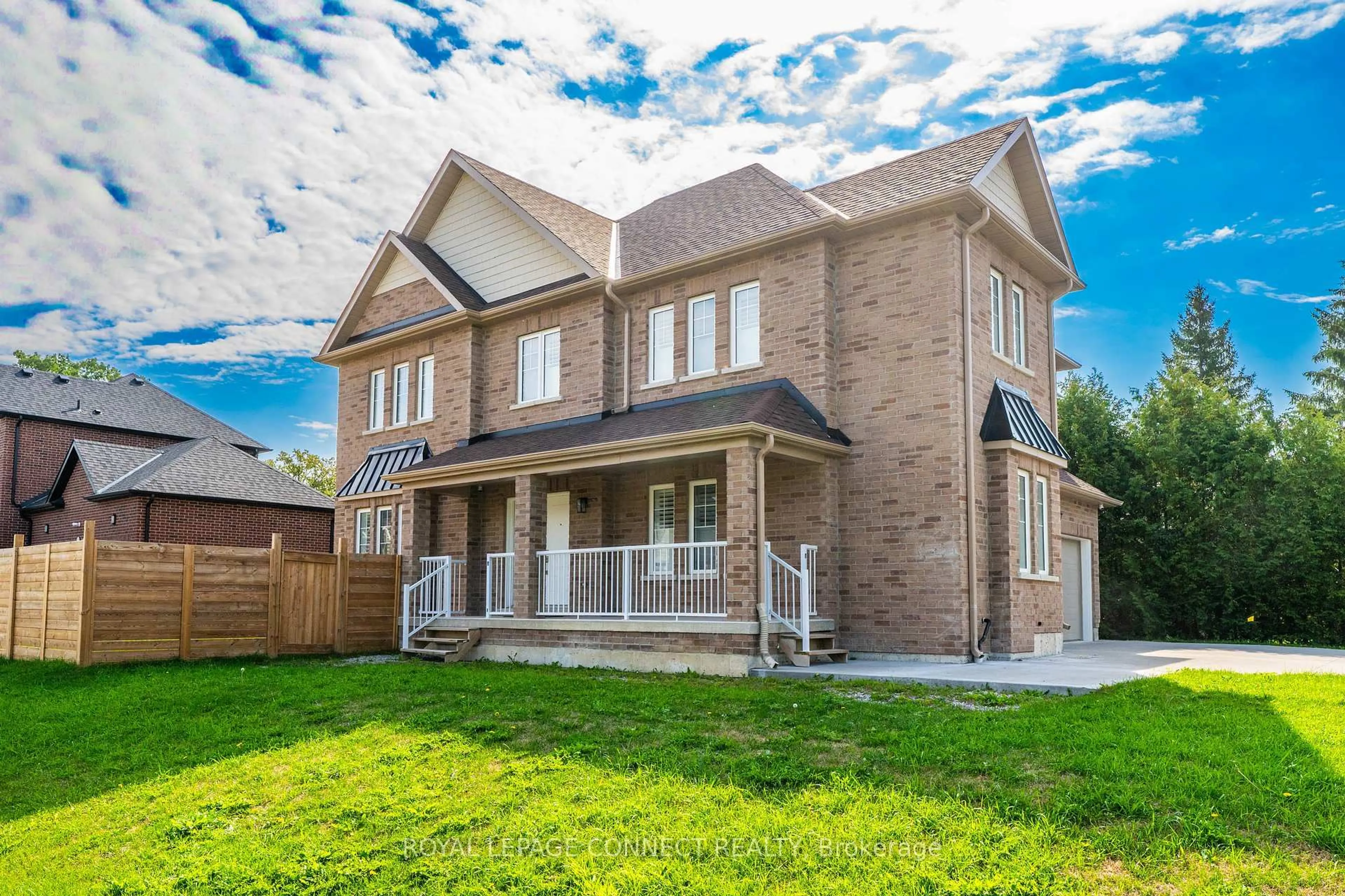 Home with brick exterior material, building for 3B George St, Innisfil Ontario L0L 1L0