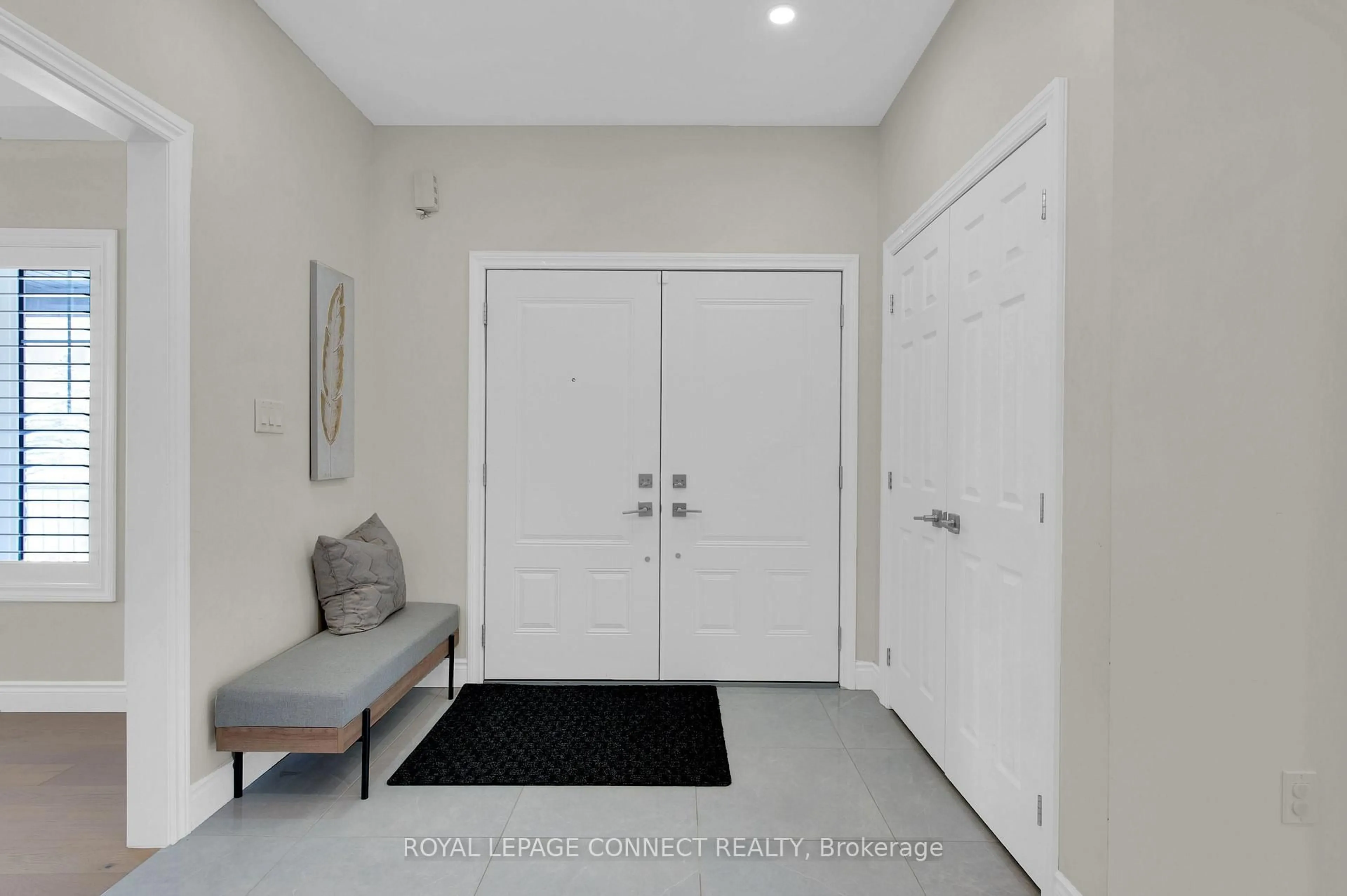 Indoor entryway for 3B George St, Innisfil Ontario L0L 1L0